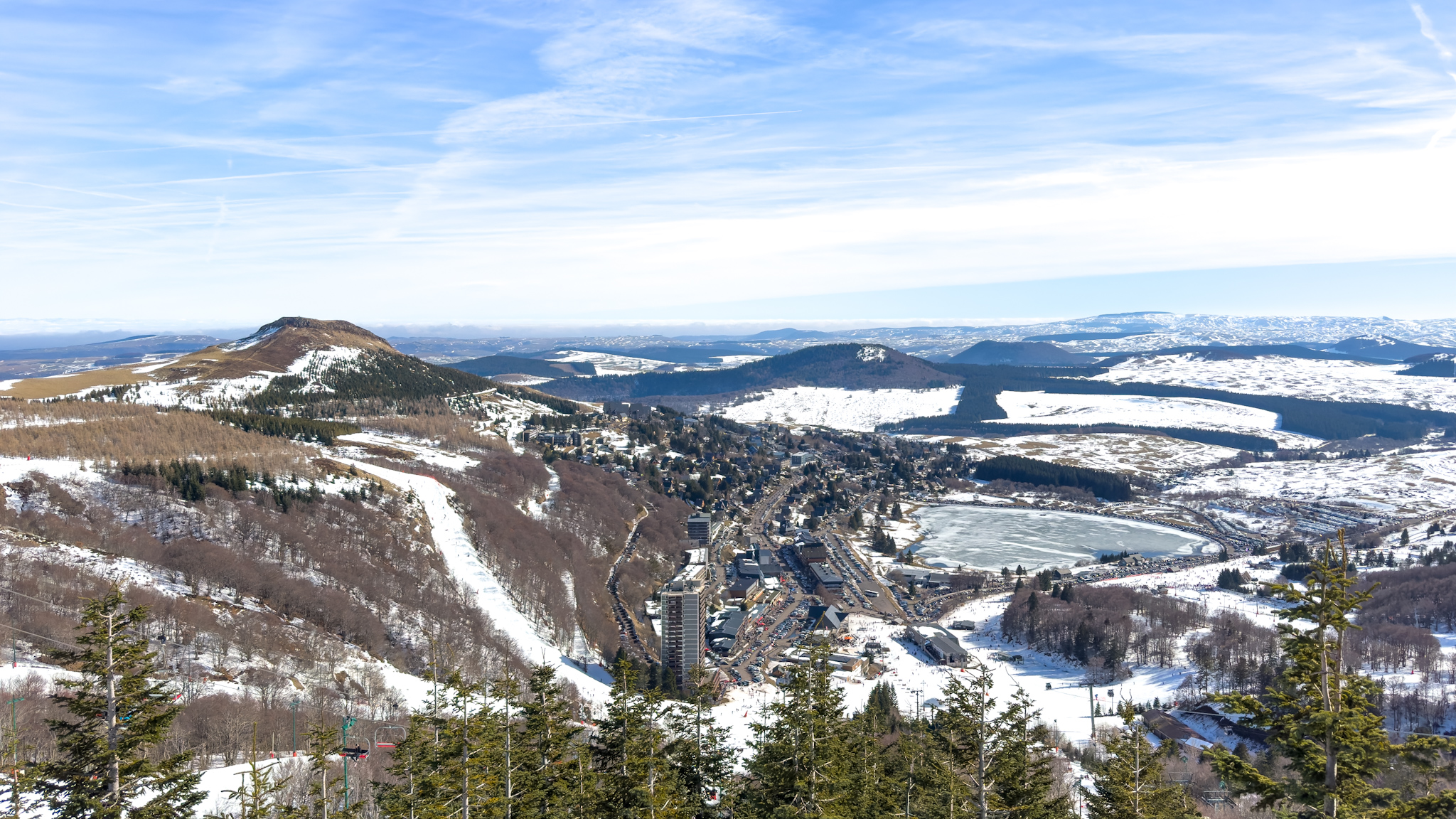 Super Besse : Station de Sports d'Hiver - Vue Panoramique Exceptionnelle