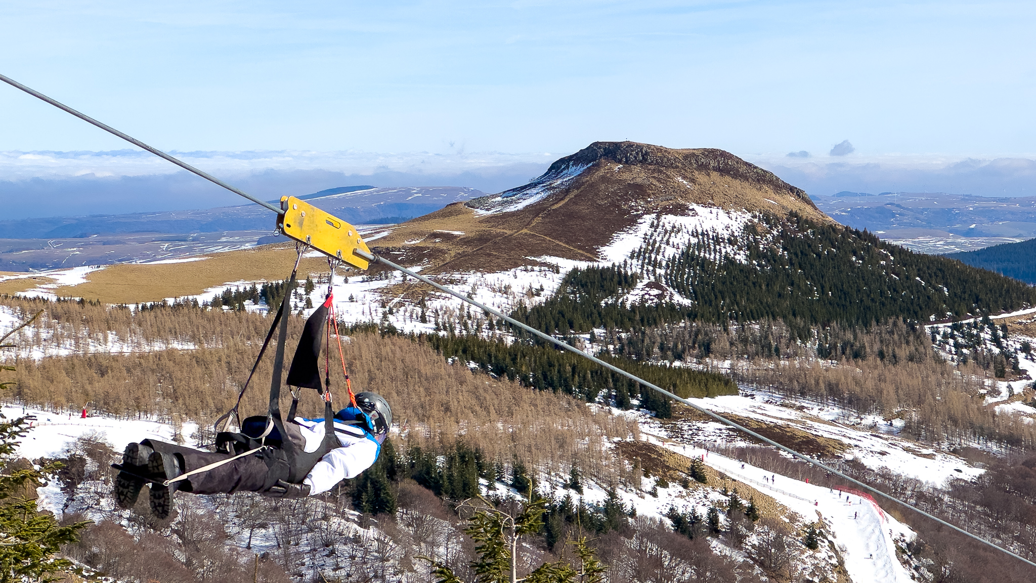 Super Besse - Tyrolienne - Descente Vertigineuse vers la Station