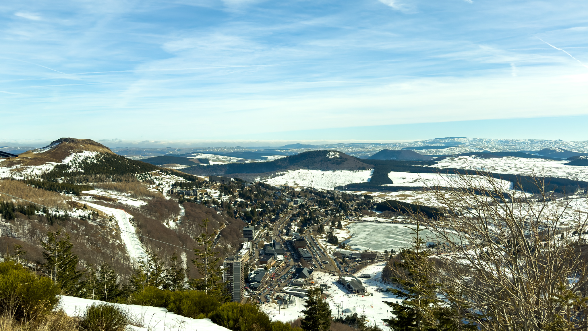 Super Besse : Vue Panoramique Puy du Chambourguet et Station - Paysage Exceptionnel