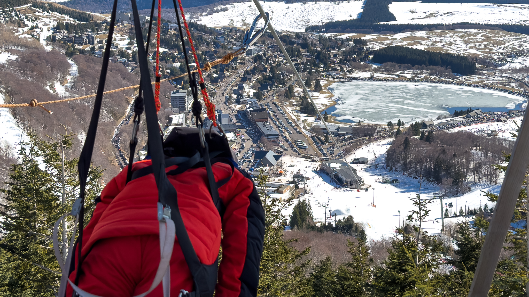 Tyrolienne Super Besse : Vue imprenable sur Super Besse depuis les cieux