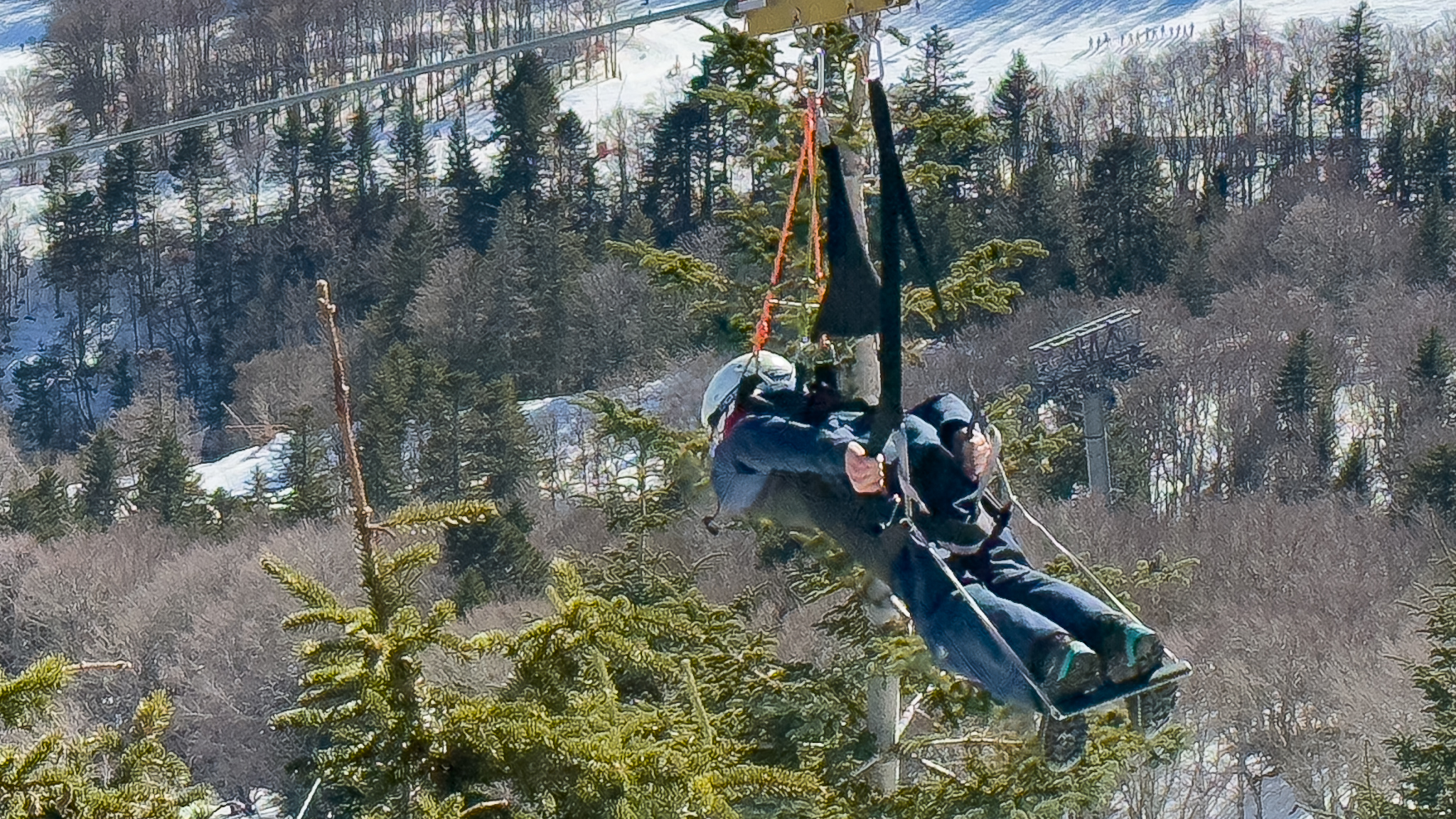 Tyrolienne Super Besse : Vue imprenable sur les pistes !