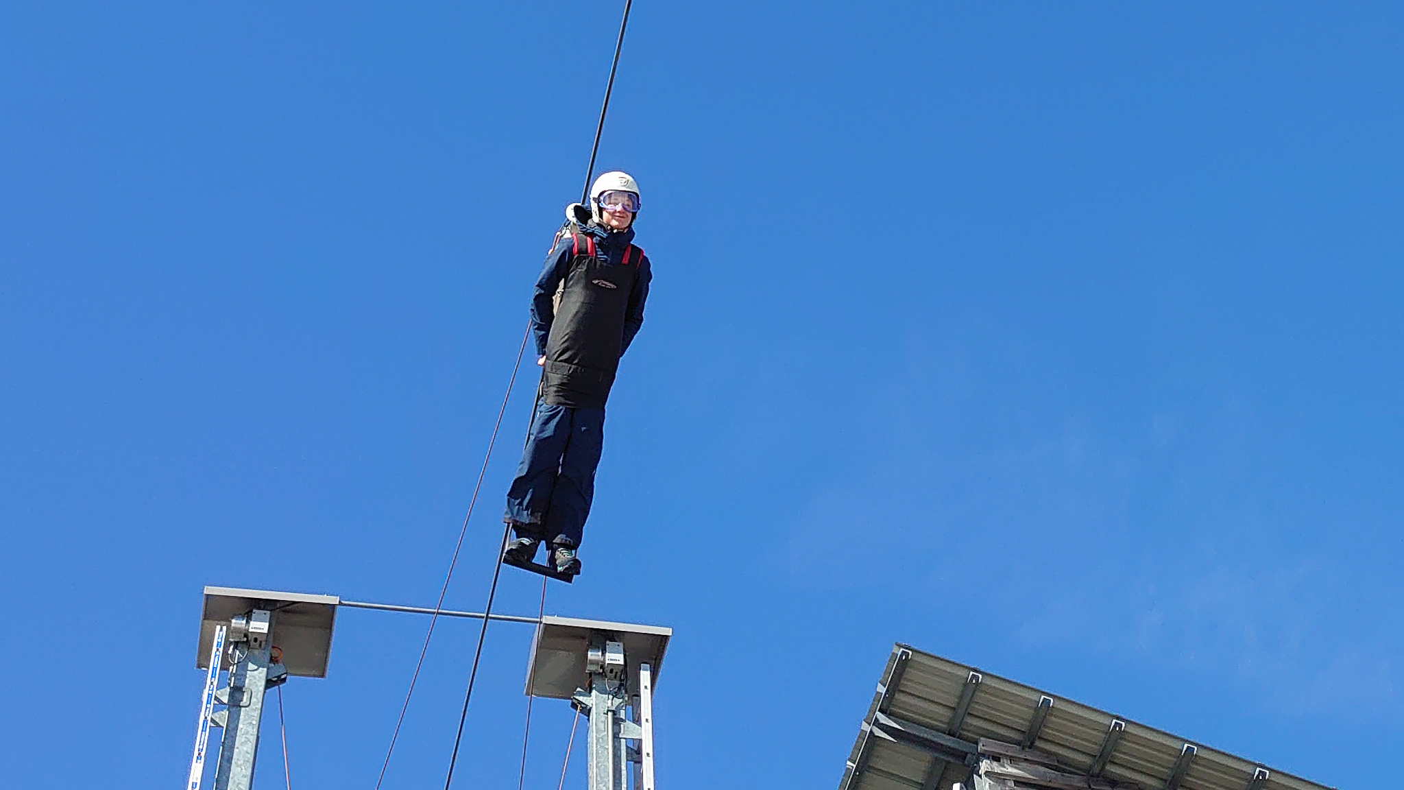 Tyrolienne Super Besse : Atterrissage en douceur après une descente palpitante !