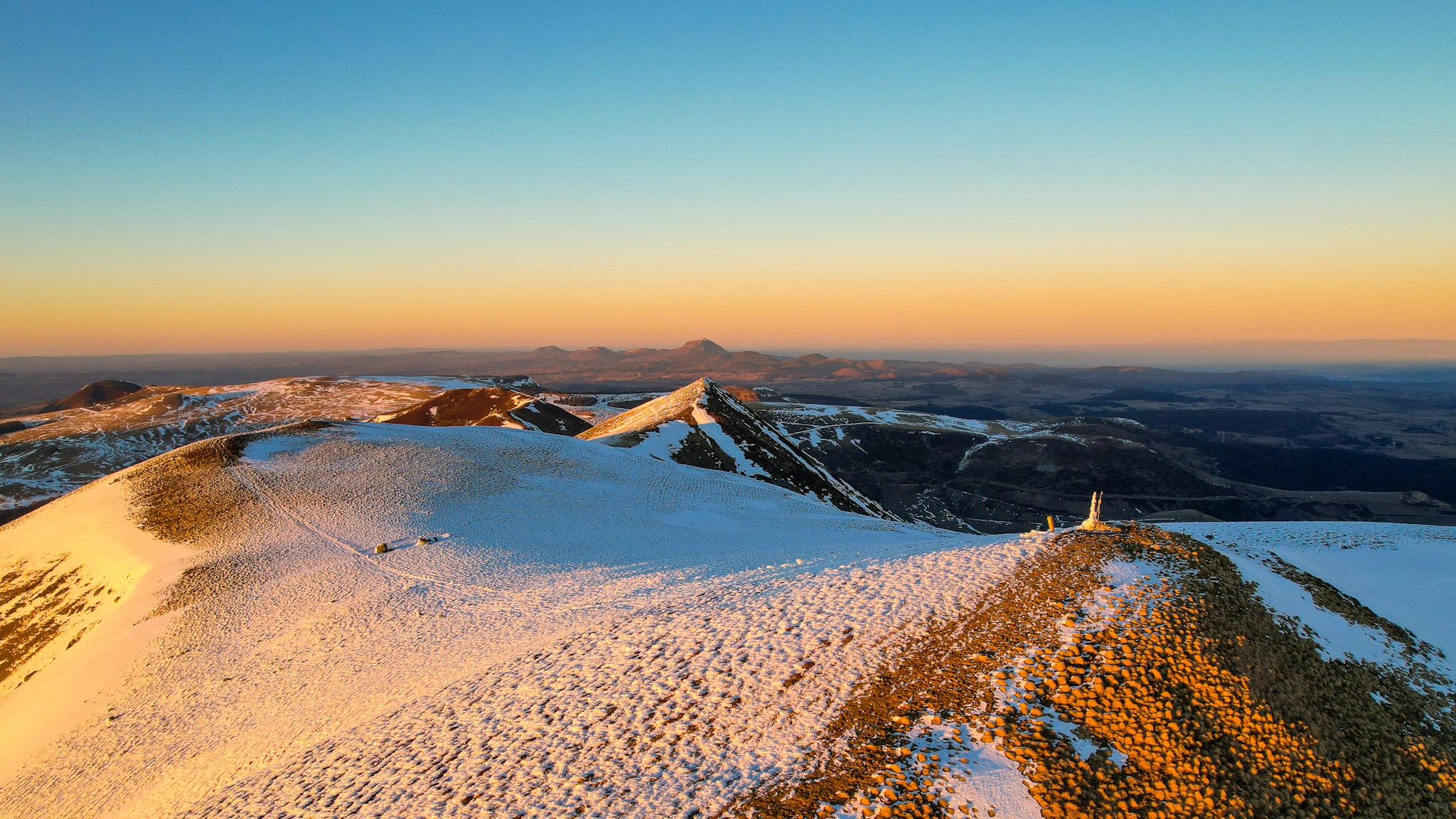 Puy de l'Angle : Vue Exceptionnelle sur le Majestueux Puy de Dôme