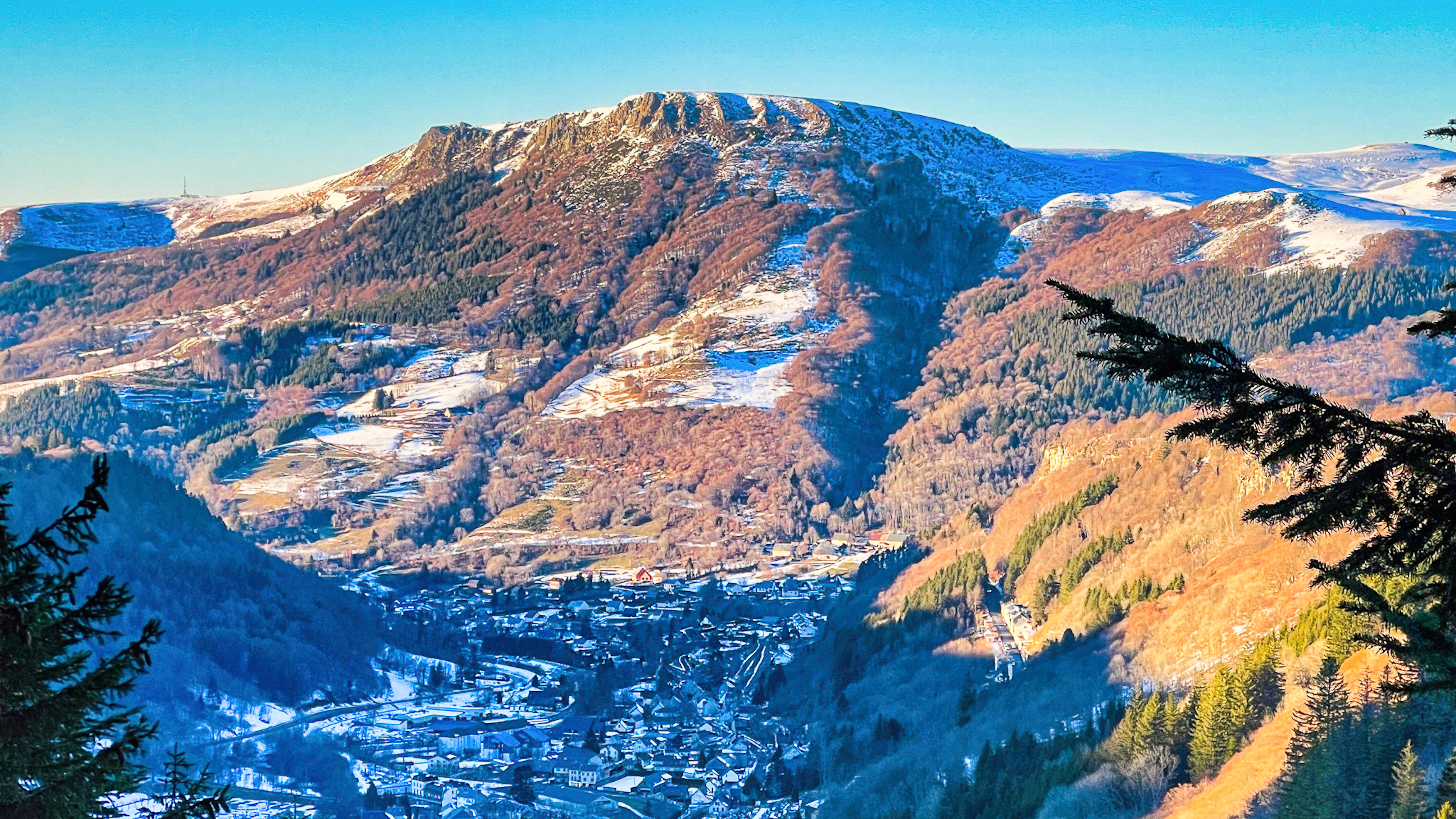 Mont-Dore : Le Puy Gros, Gardien Majestueux de la Ville