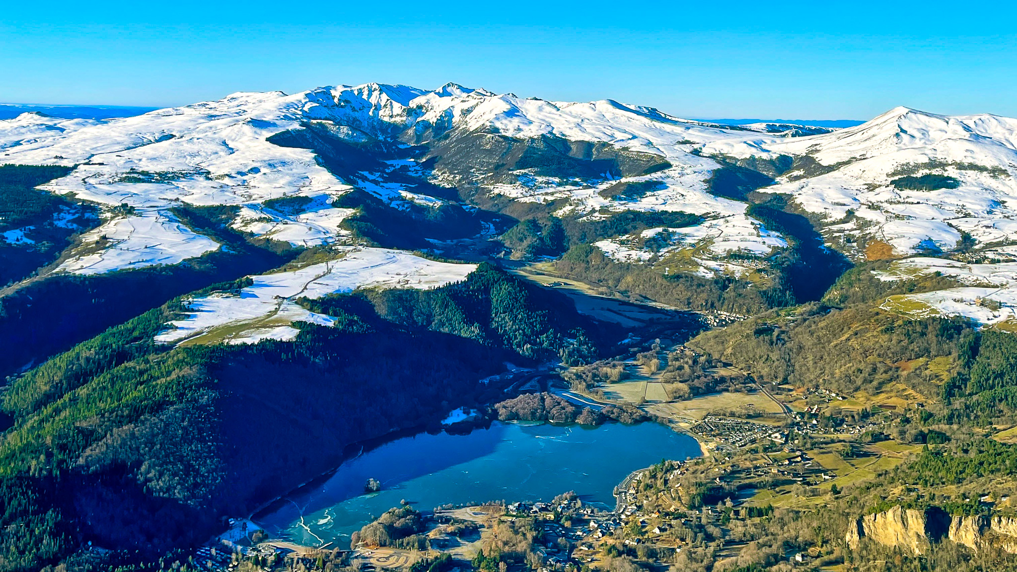 Vallée de Chaudefour - Lac Chambon : Un paysage bucolique et enchanteur.