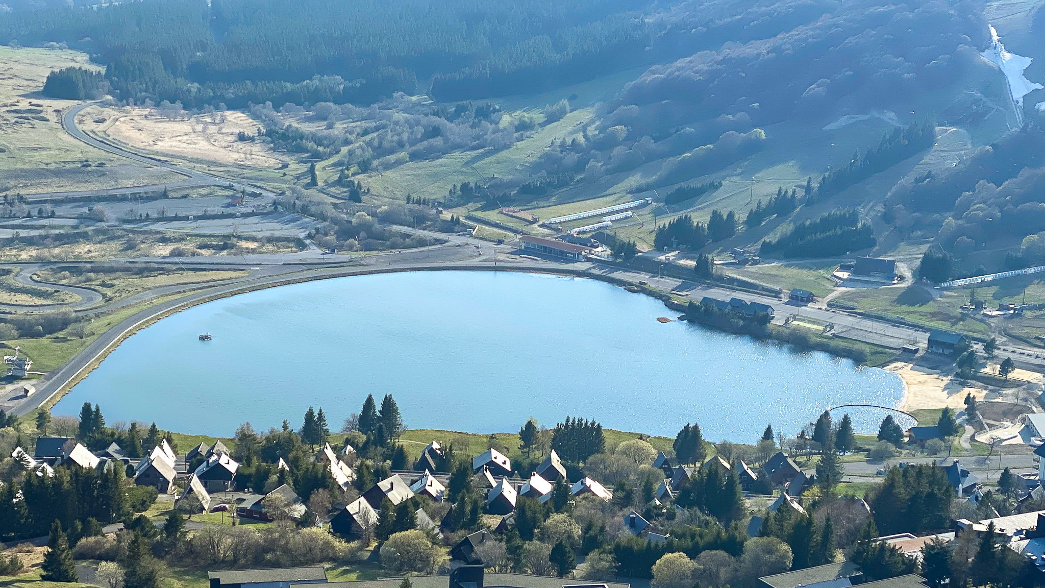 Puy de Chambourguet : Lac des Hermines à Super Besse en Vue