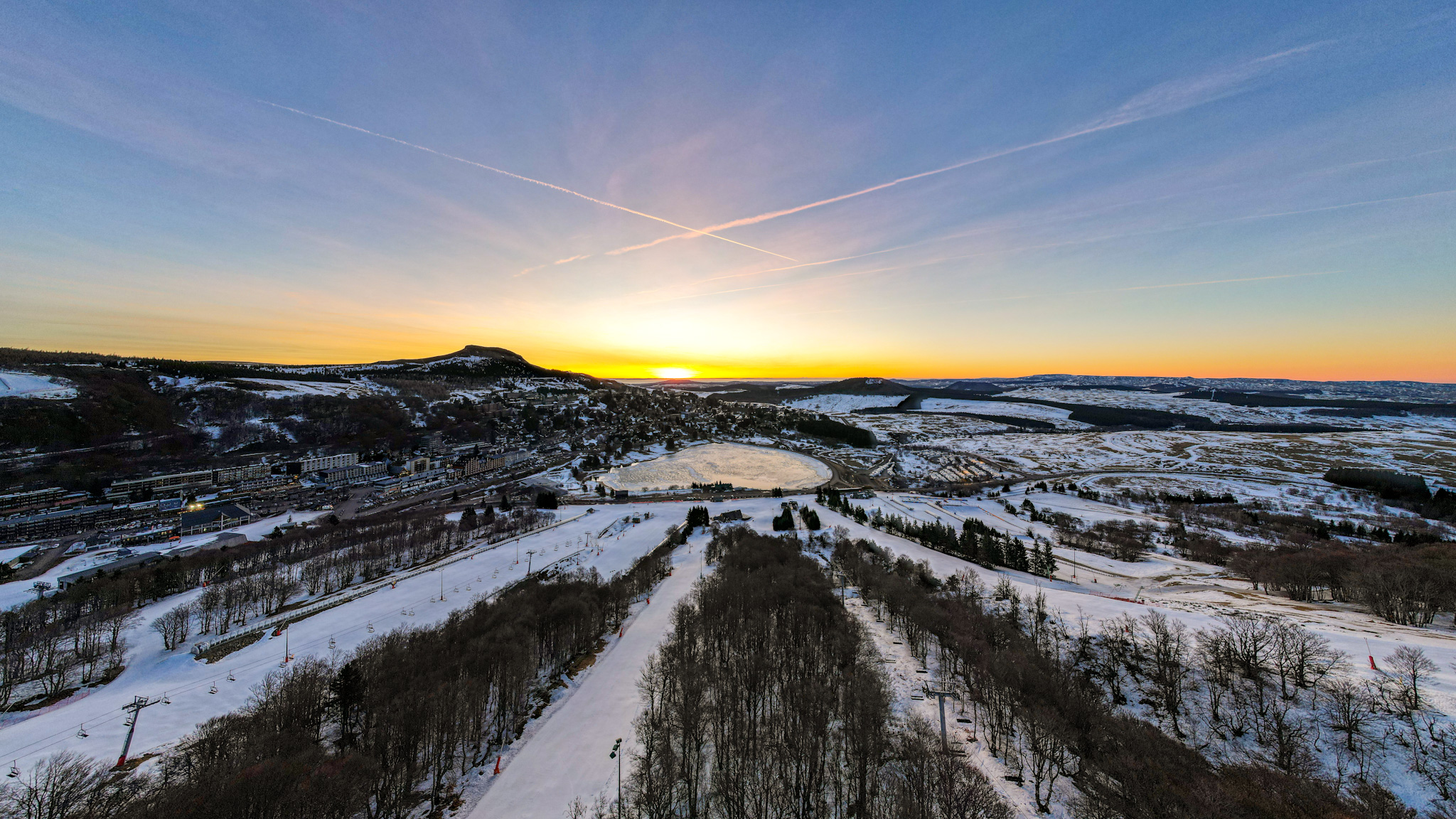 Super Besse : Aube Dorée sur la Station de Sports d'Hiver