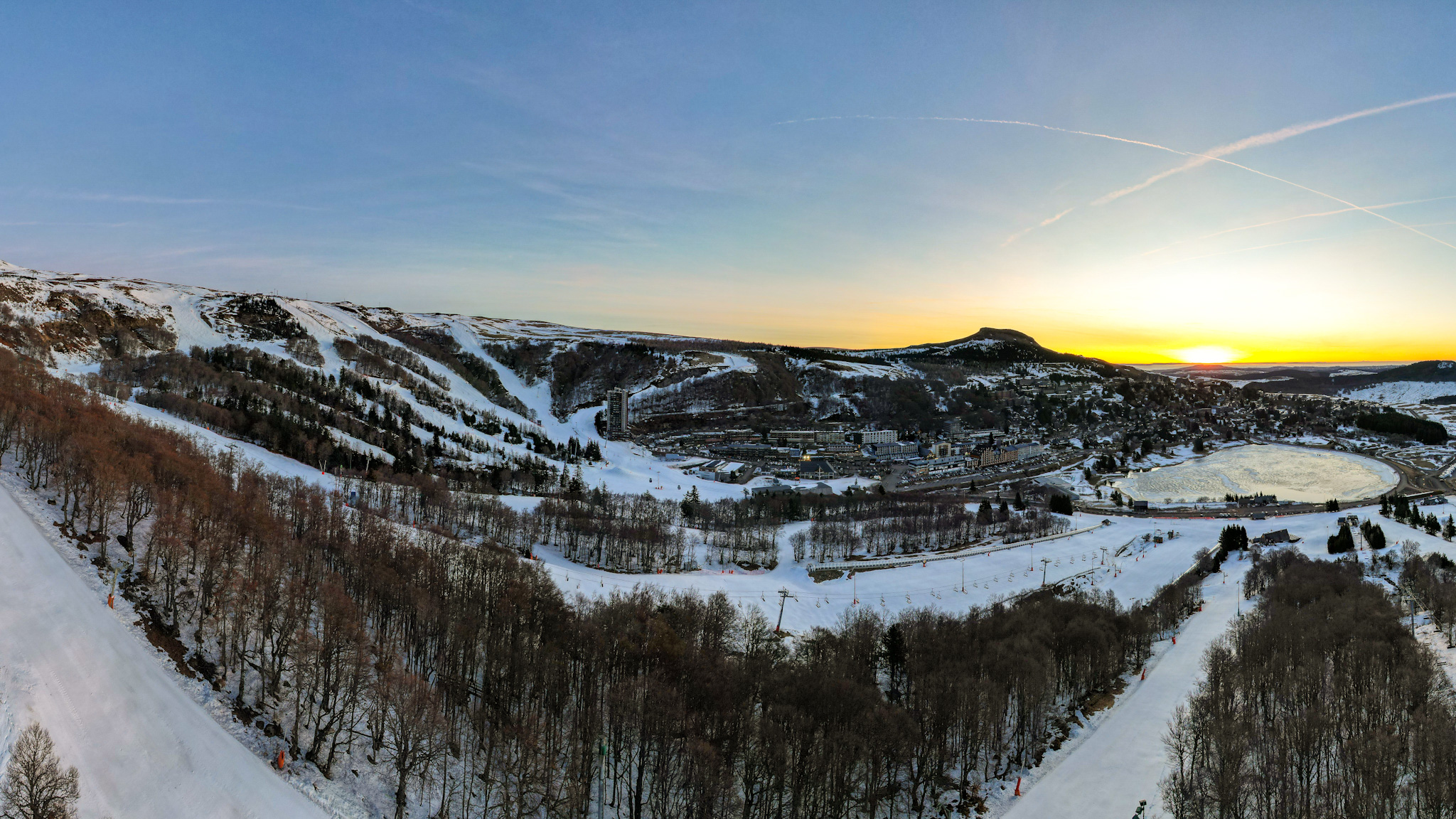 Super Besse : Sérénité Matinale, Station de Ski Endormie