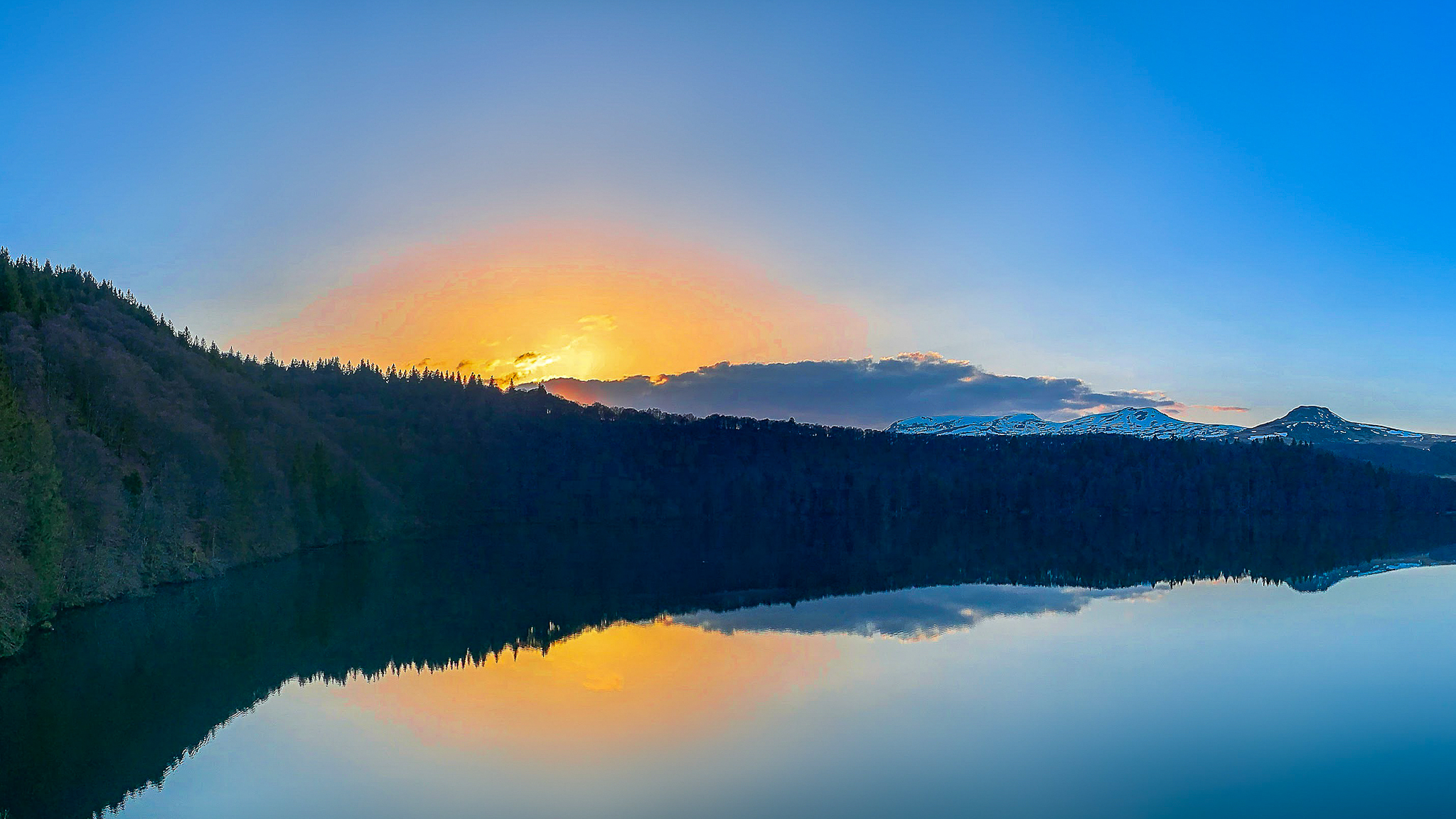 Massif du Sancy : Lac Pavin - Coucher de Soleil Magique