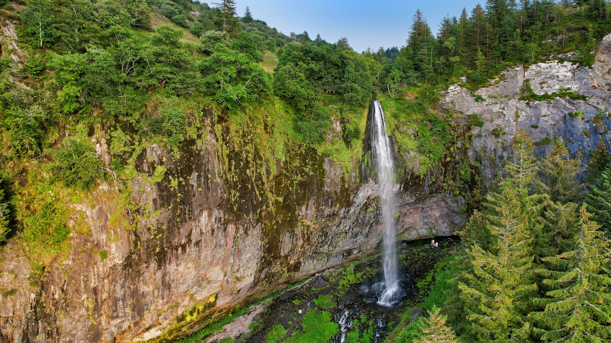 La Grande Cascade du Massif du Sancy : Un Panorama Exceptionnel et un Spectacle Naturel Unique