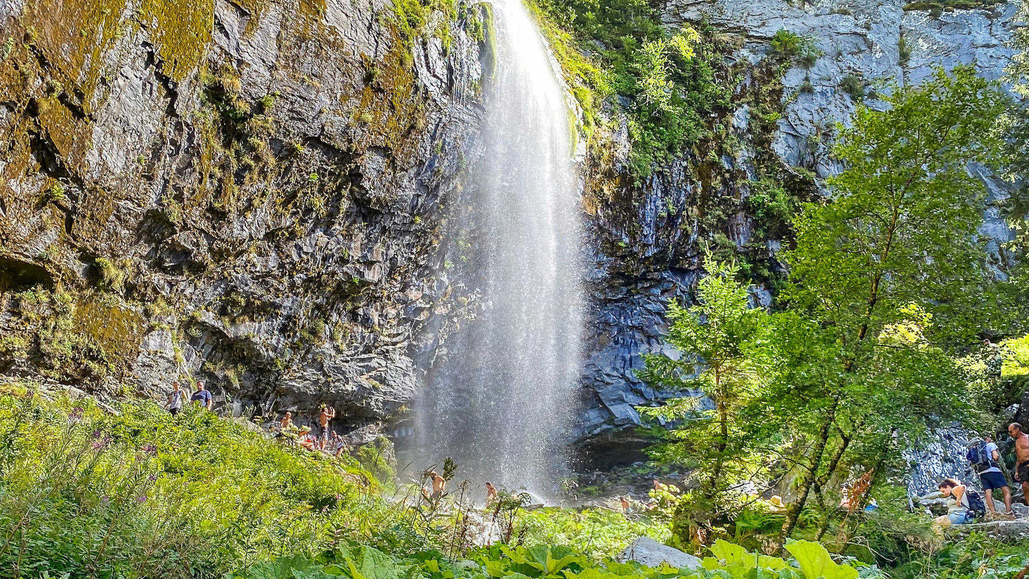 La Grande Cascade du Mont Dore : Un Bain Rafraîchissant et Un Moment de Plaisir Naturel