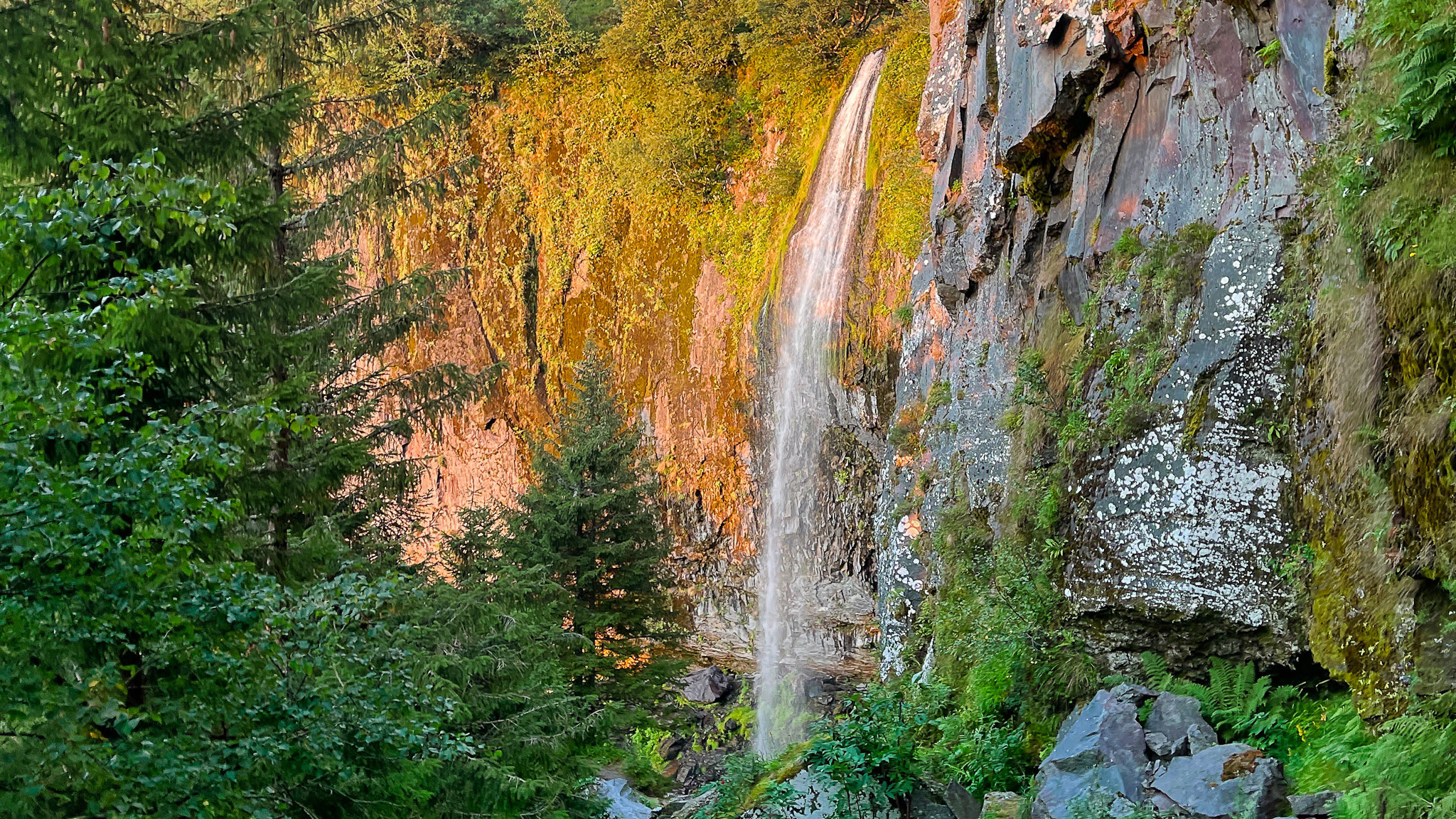 La Grande Cascade du Mont Dore : Chute Vertigineuse et Spectacle Impressionnant