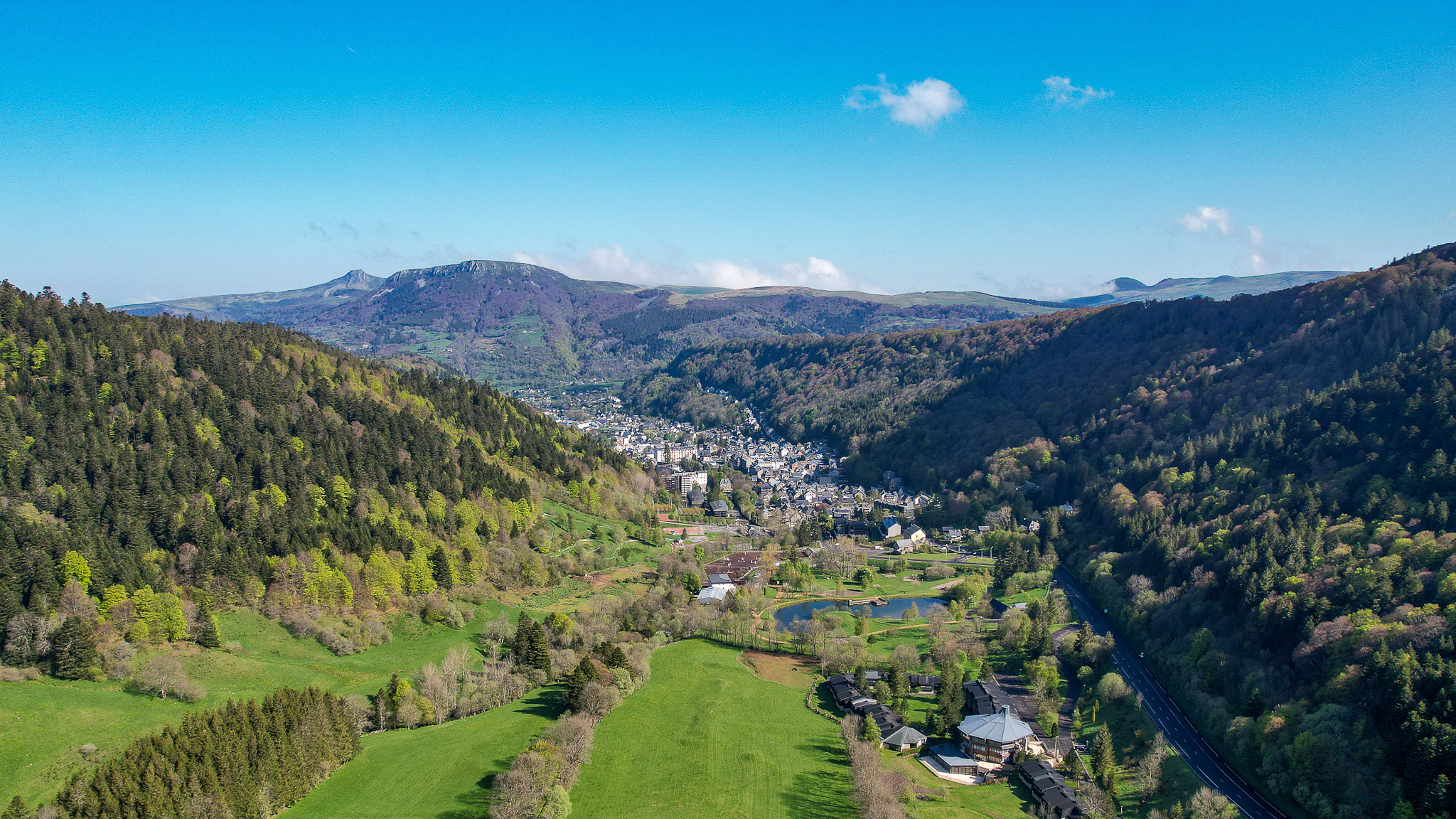 Vallée du Mont Dore : Éclosion de la Nature au Printemps