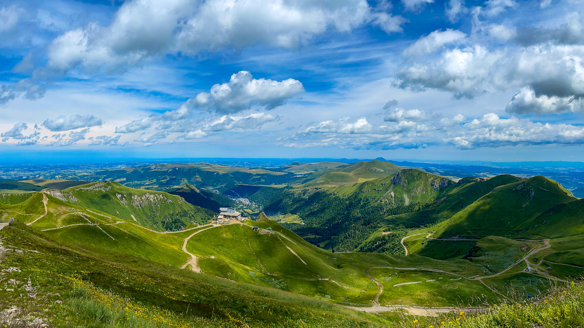 Vallée de la Dordogne et Sancy : Un Duo de Paysages Magiques