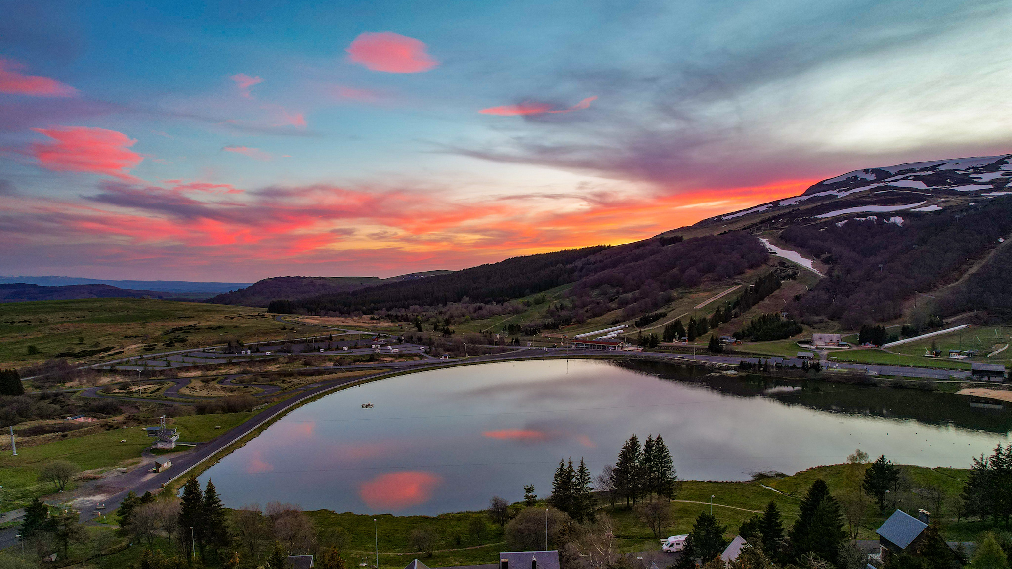 Chalet Ma Cambuse, Super Besse : un coucher de soleil printanier magique !