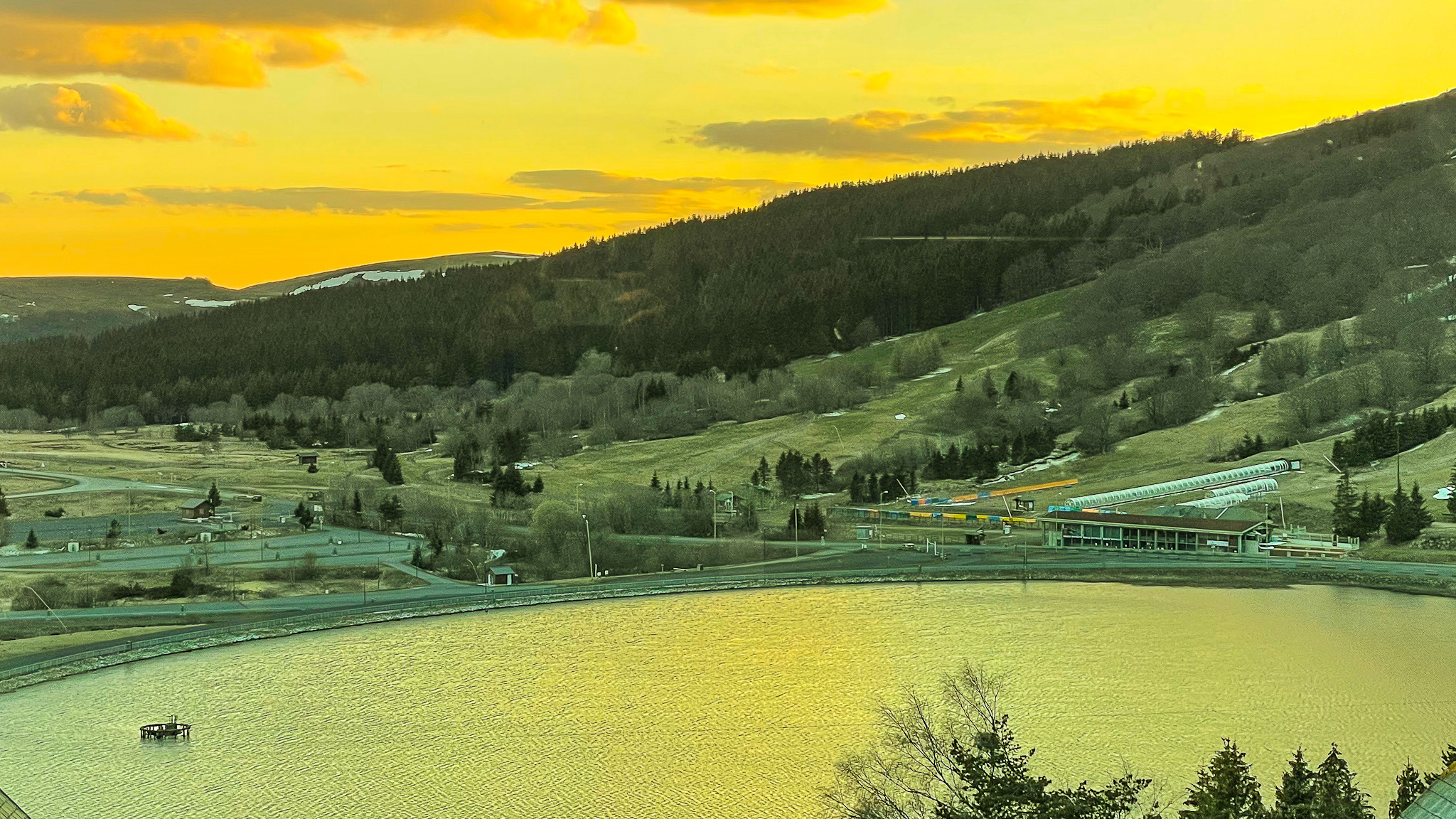 Super Besse : Un coucher de soleil féerique au Chalet Ma Cambuse !