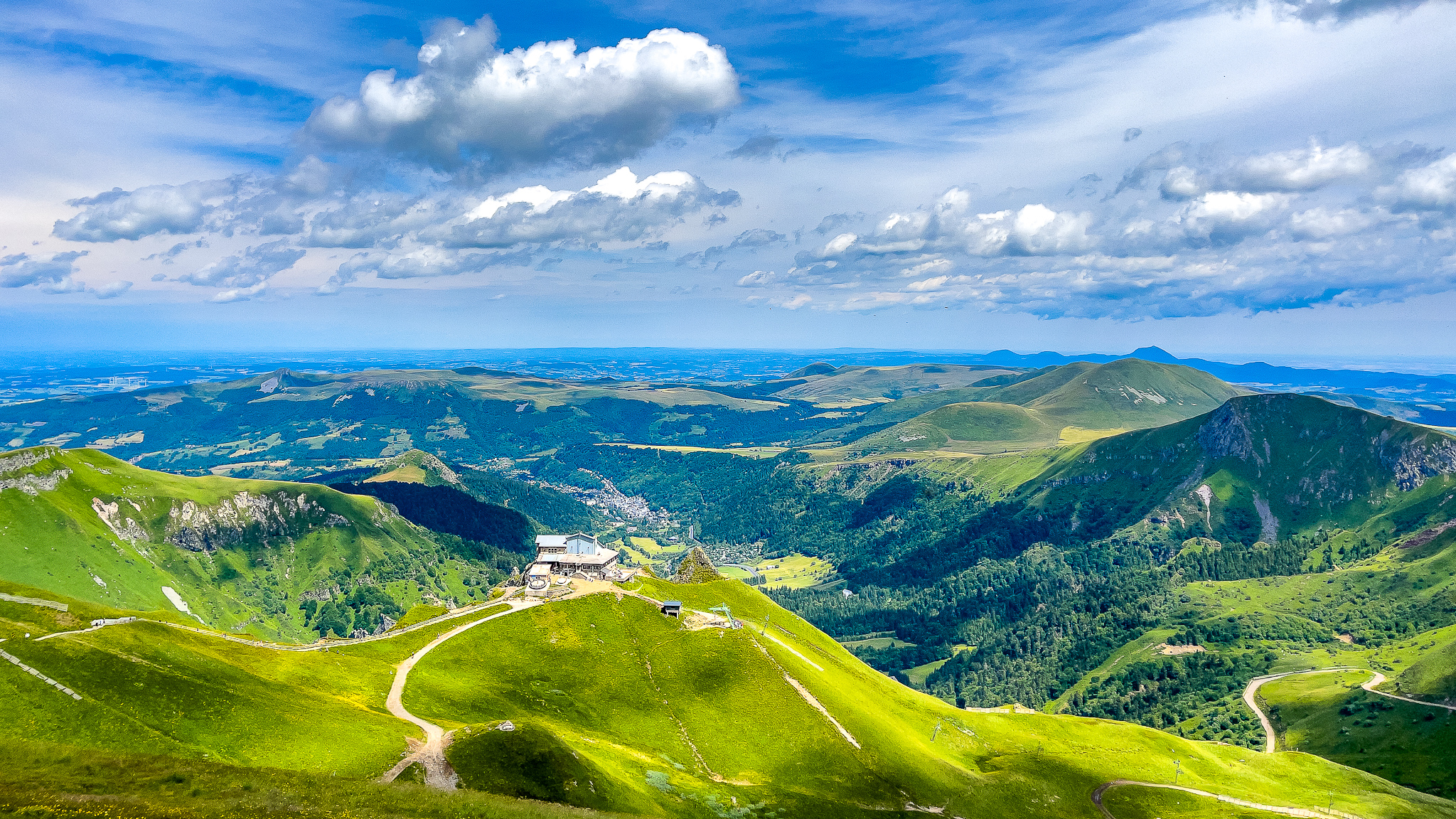 Puy de Sancy : Roc de Cuzeau et Massif Adventif - Nature Sauvage et Splendide