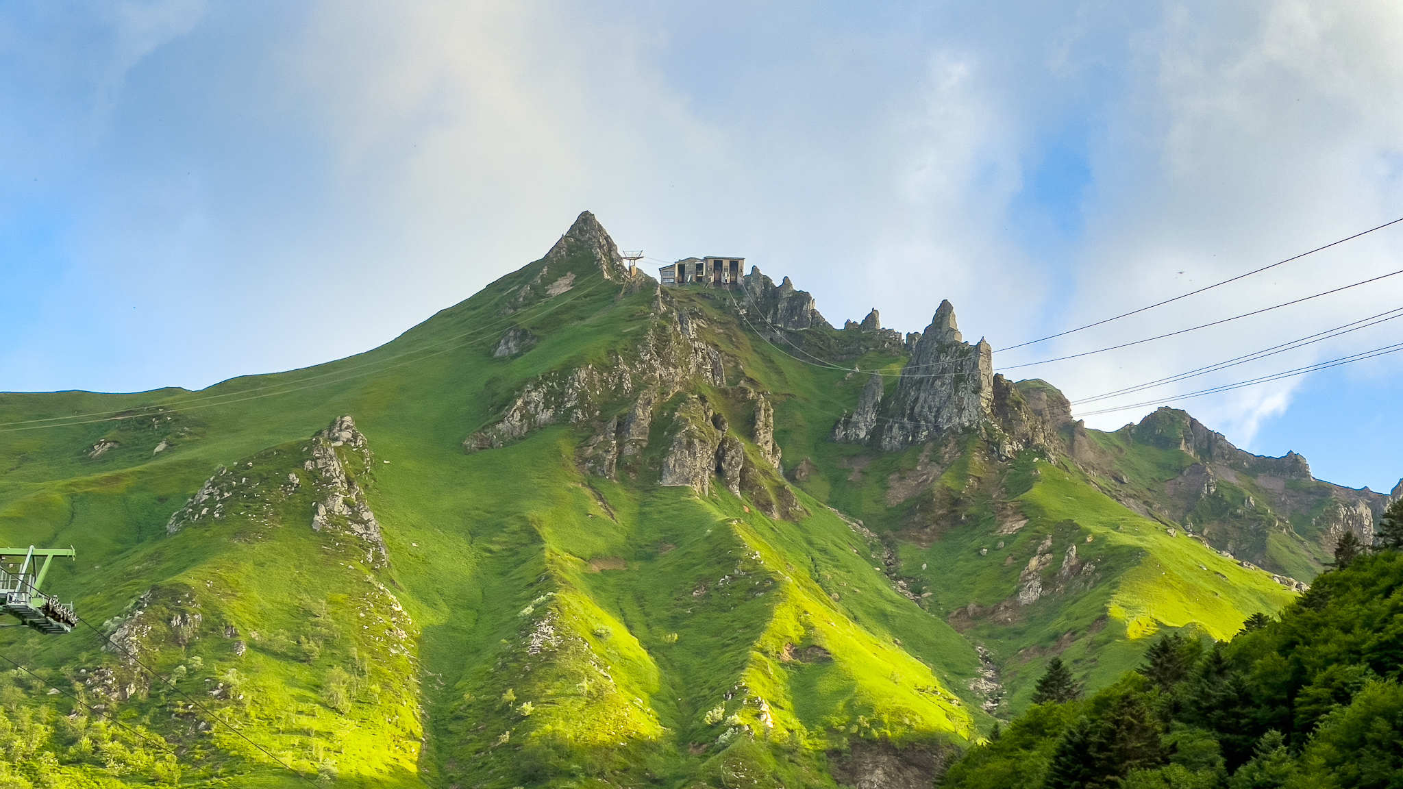 Mont Dore : Aiguilles du Sancy - Sommets Iconiques et Nature Sauvage