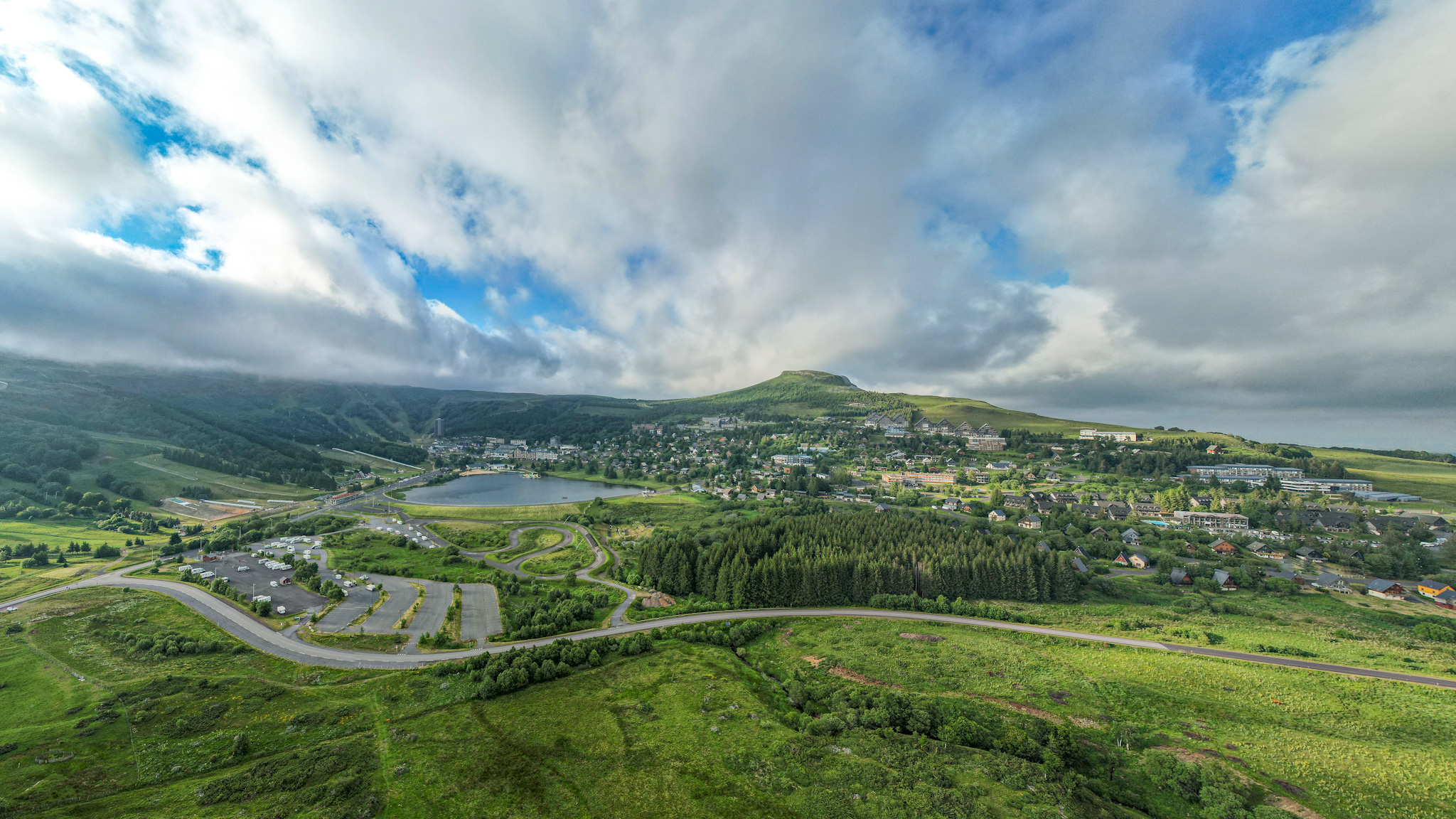 Super Besse en Juillet : Destination Pleine Nature et Activités