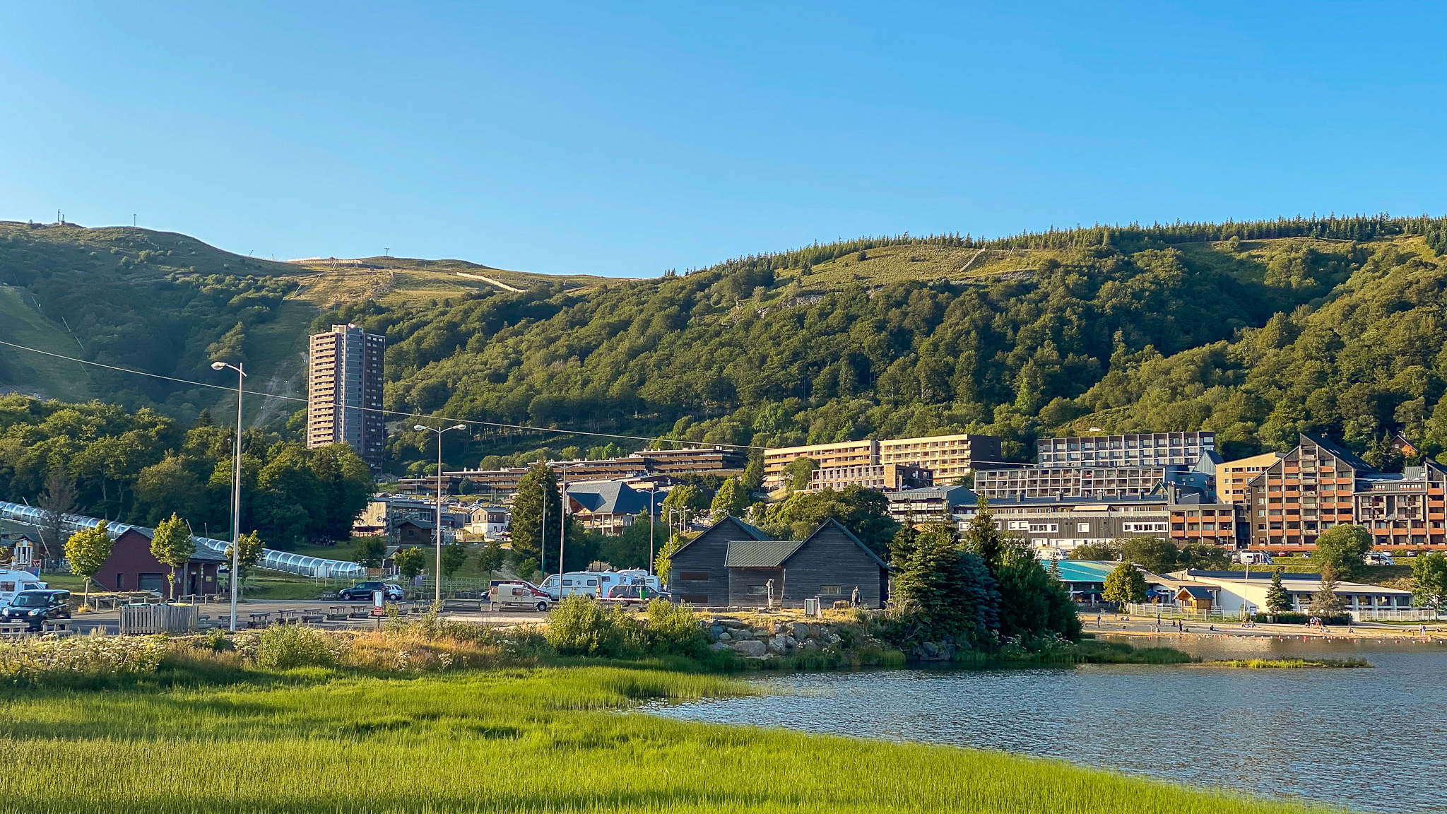 Super Besse en Juillet : Au Cœur de la Station Vivante