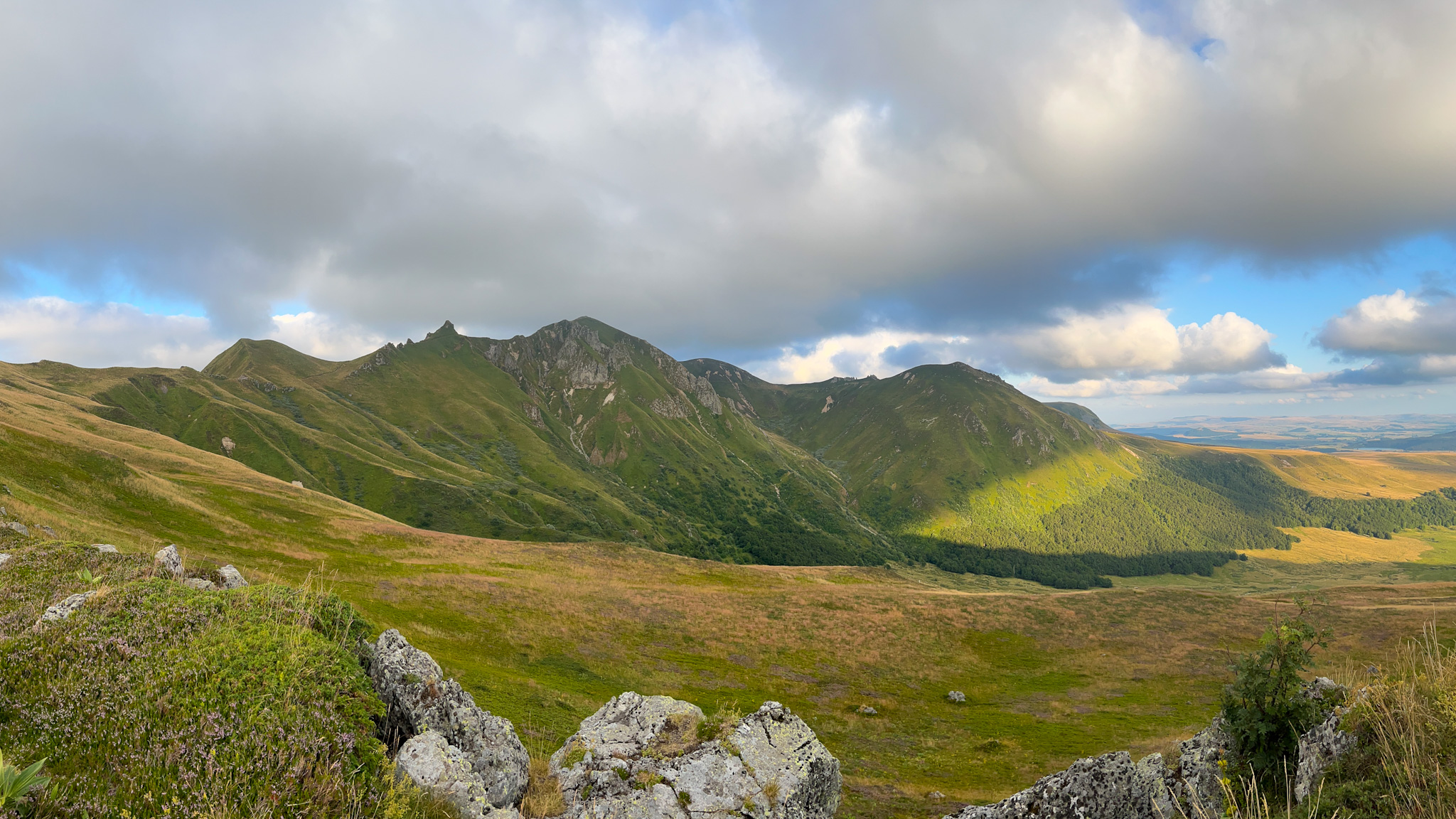 Fontaine Salée et Puy de Sancy : Nature Sauvage et Sommet Mythique du Sancy