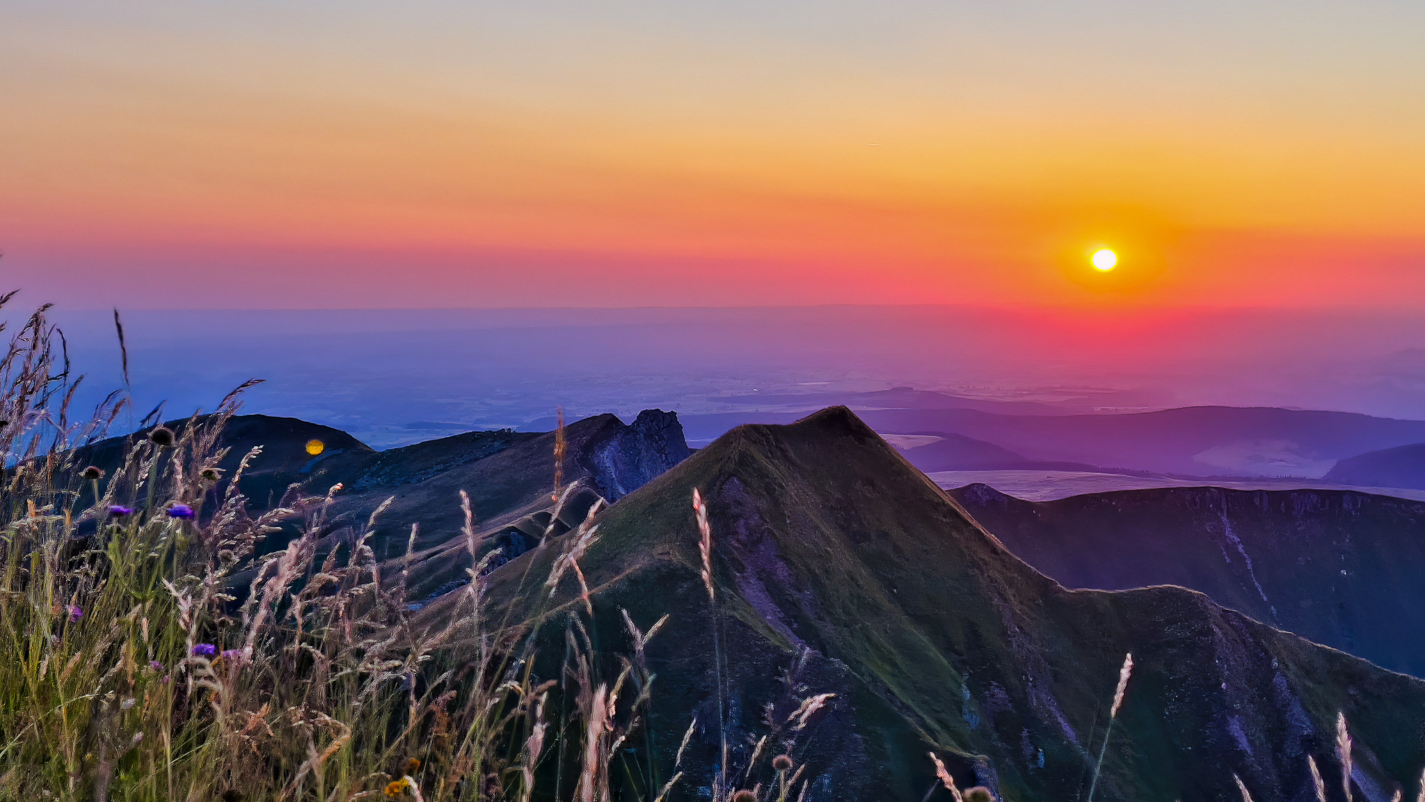 Chalet Ma Cambuse Super Besse : Le Puy de Sancy, Spot Idéal pour un Coucher de Soleil Inoubliable