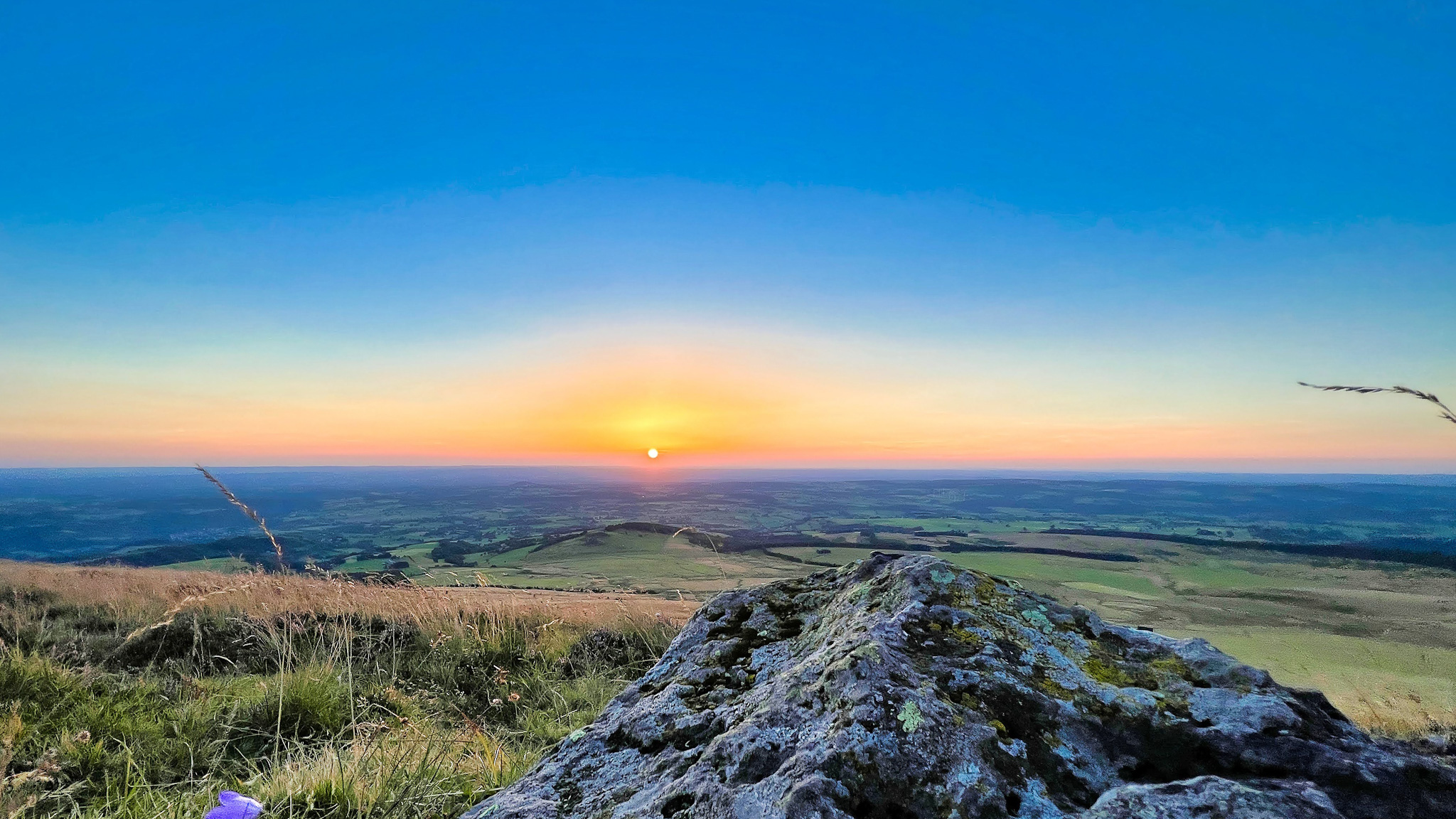 Banne d'Ordanche : Coucher de Soleil Magique au Sommet - Un Moment Inoubliable