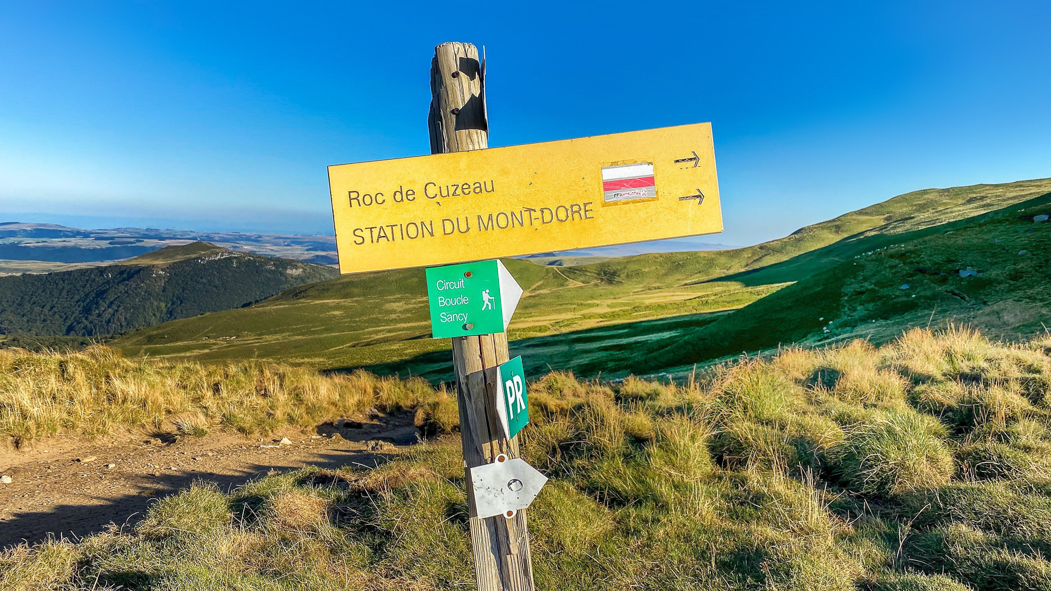 Roc de Cuzeau : Ascension vers le Sommet Panoramique