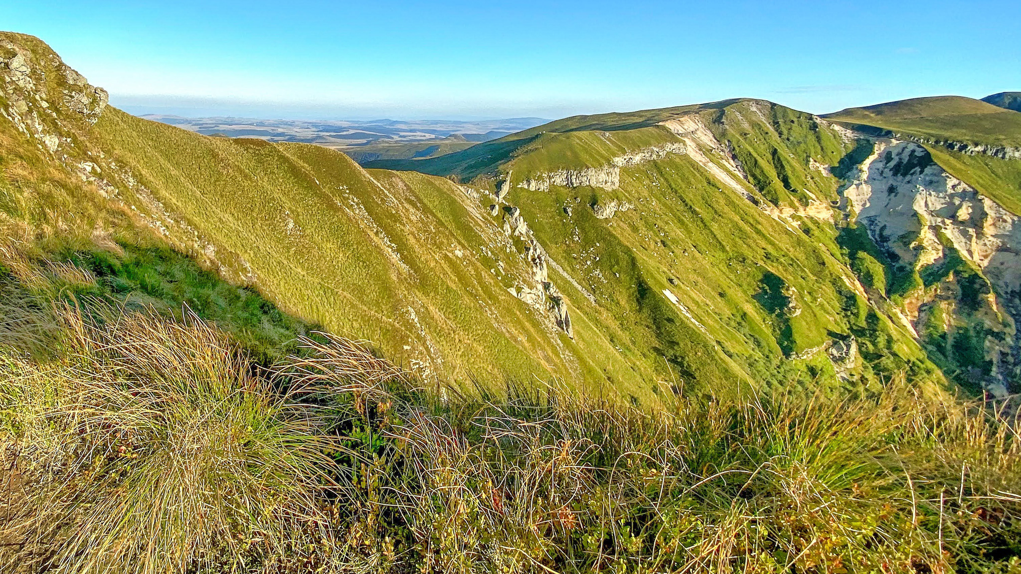 Sommet du Roc de Cuzeau : Puy des Crebasses en Vue