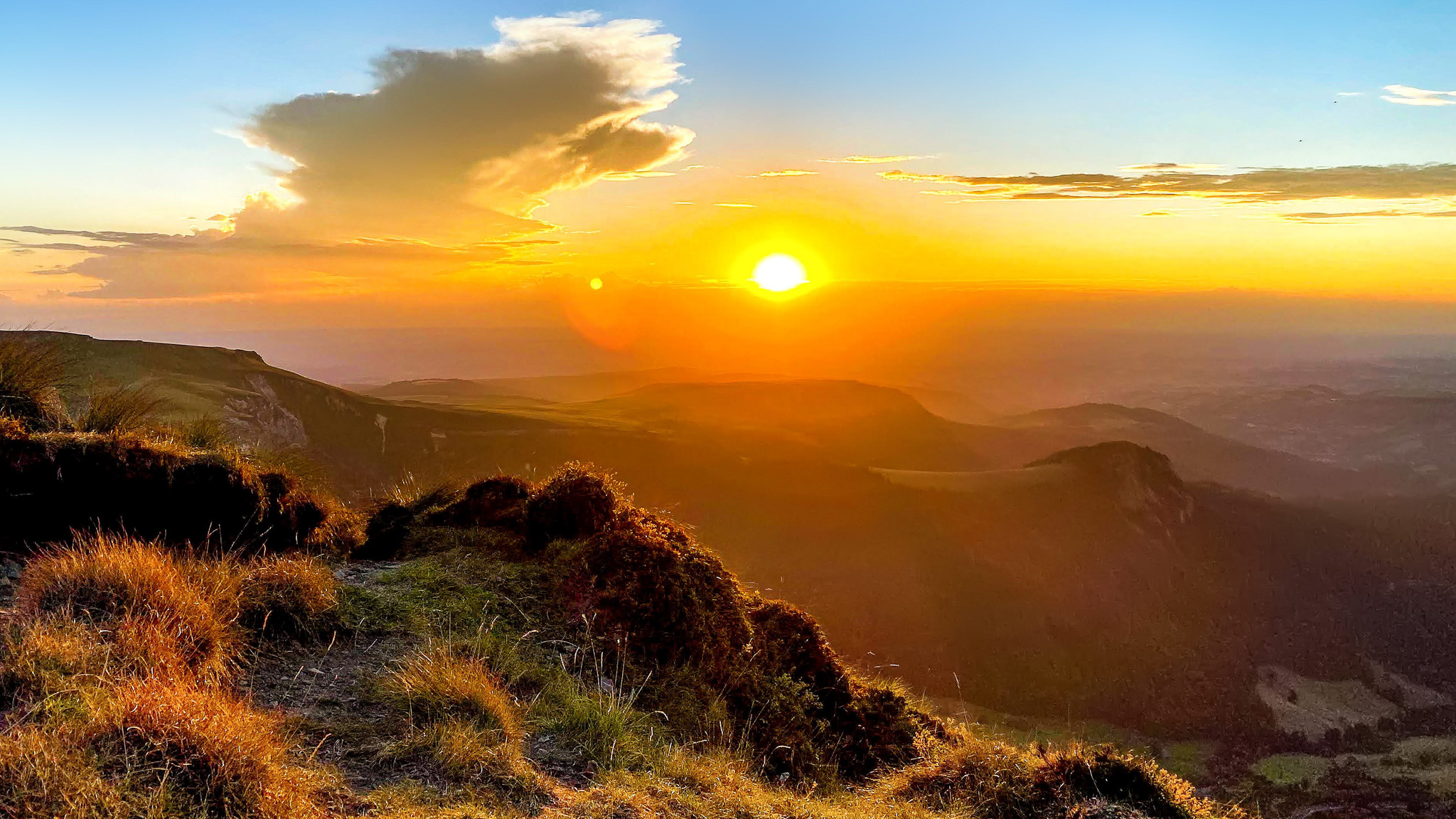 Roc de Cuzeau : Coucher de Soleil sur le Plateau de Charlanne