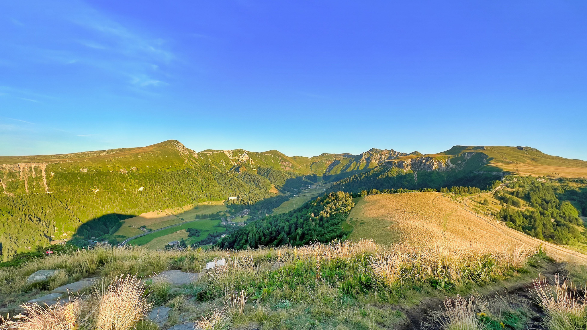 Au Capucin : Panorama sur le Massif du Sancy