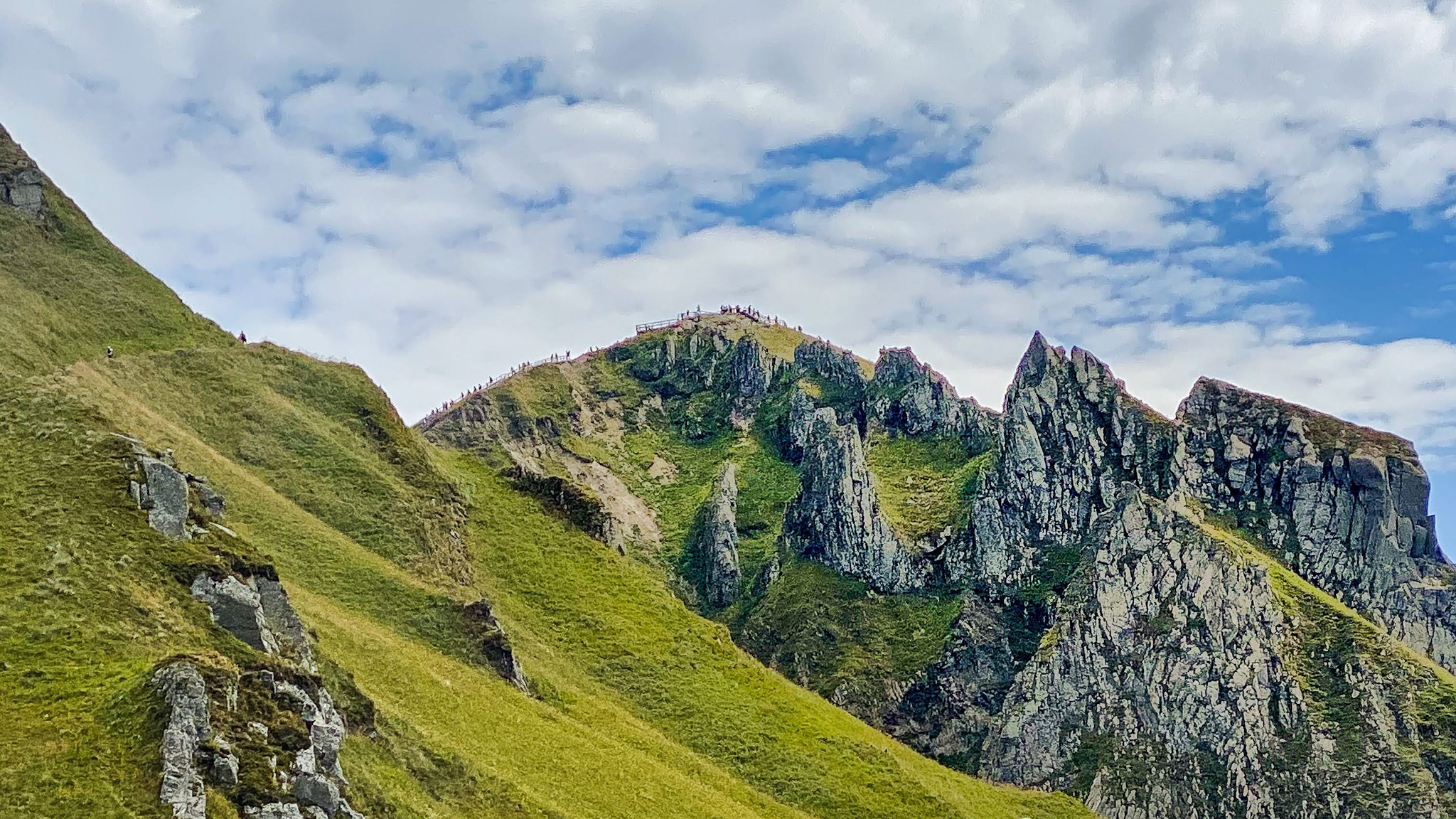 Puy de Sancy : Sommet Majestueux et Vue Inoubliable