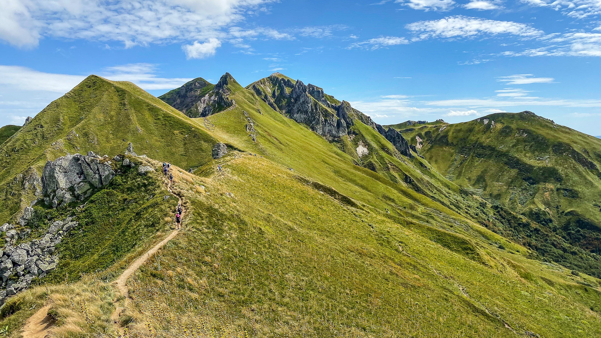 Crêtes du Puy de Sancy : Aventure et Panorama Extraordinaire