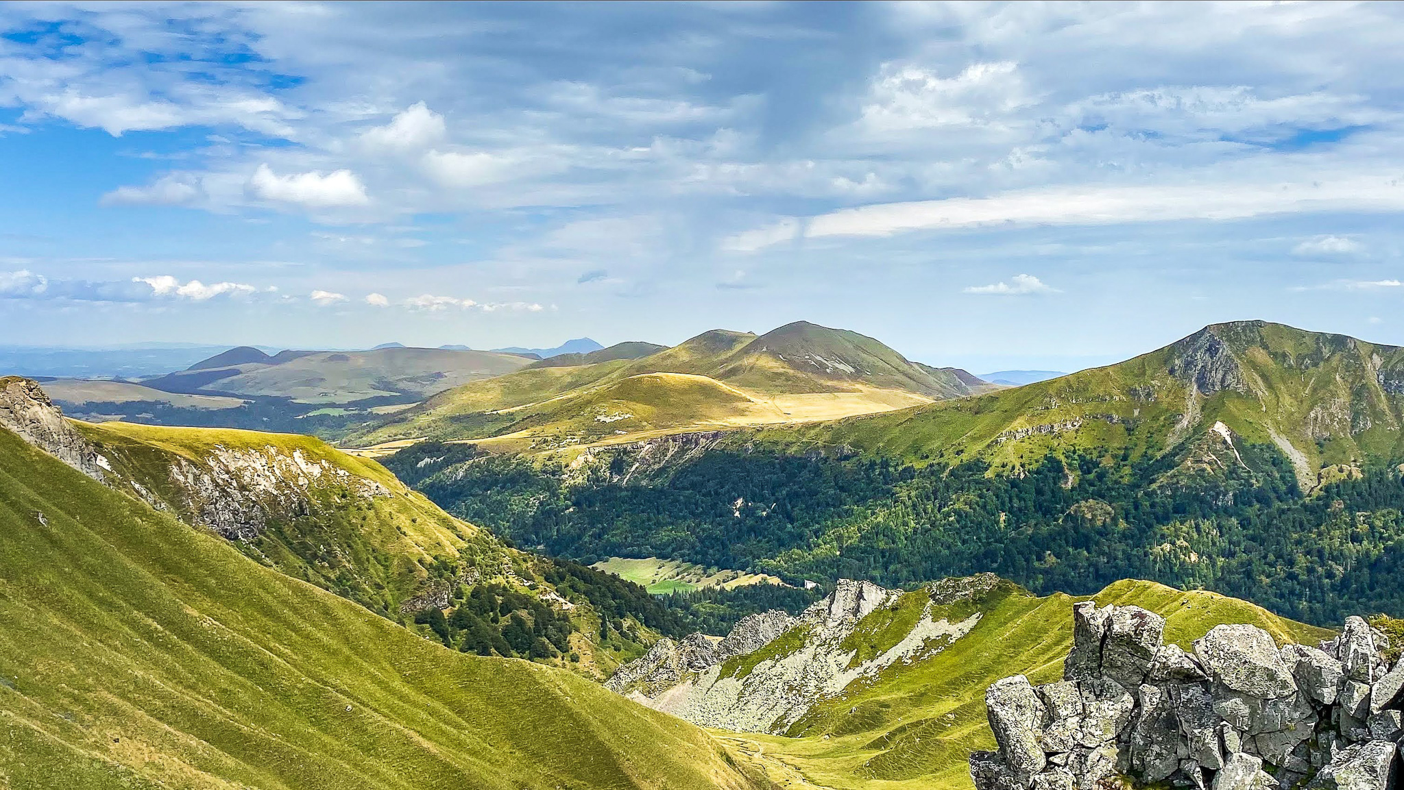 Val de Courre et Massif Adventif : Nature Sauvage et Pure