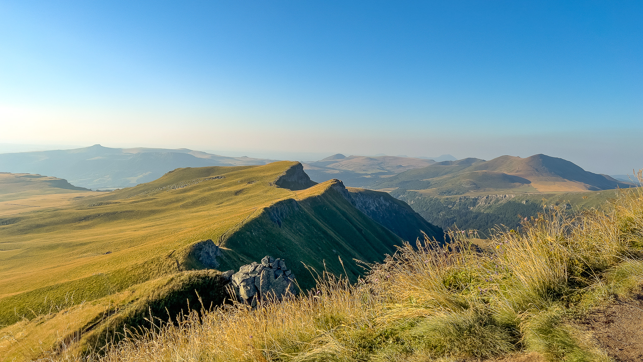 Chemin des Crêtes du Sancy - Vers le Puy de Cliergue - Randonnée Panoramique