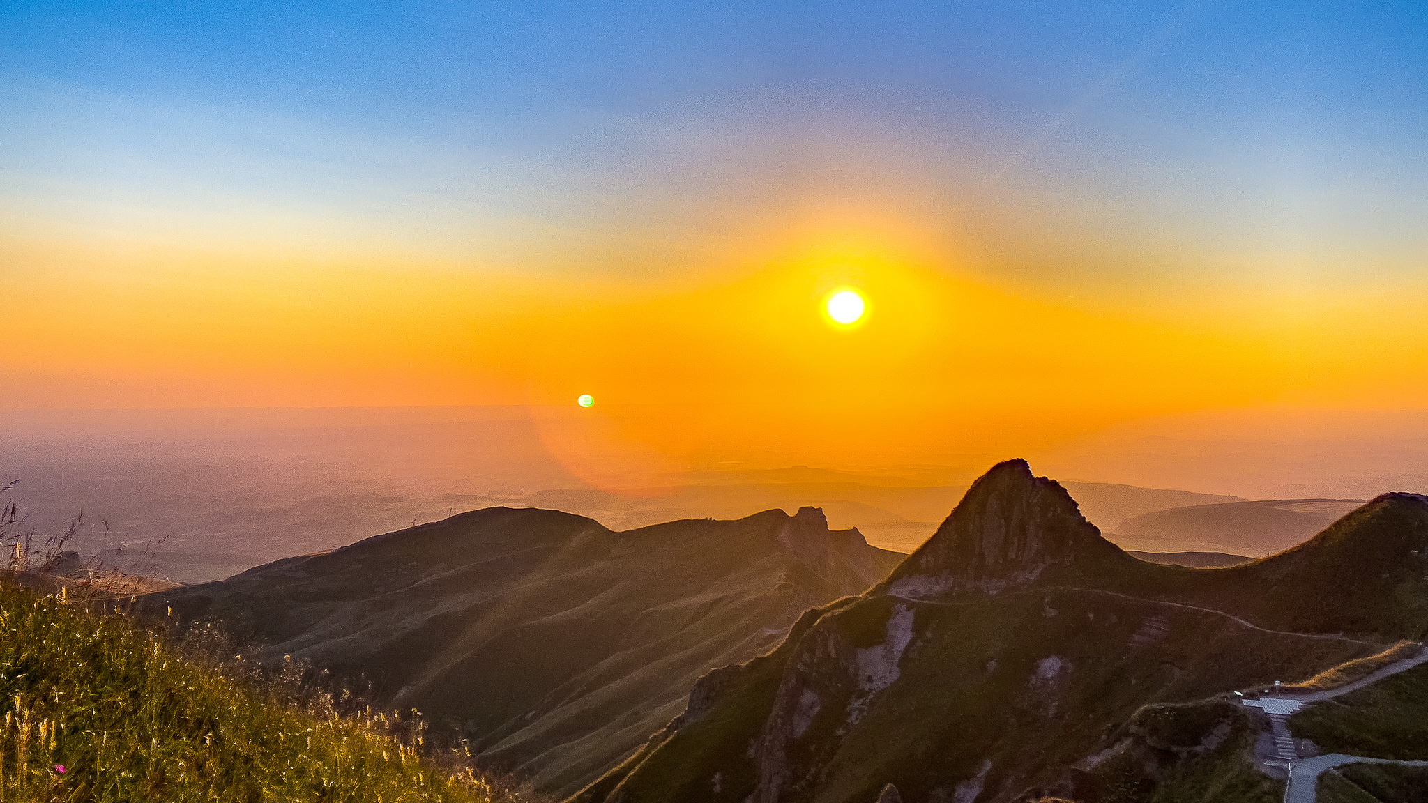 Chemin des Crêtes du Sancy - Coucher de Soleil au Puy de Sancy - Spectacle de Lumières