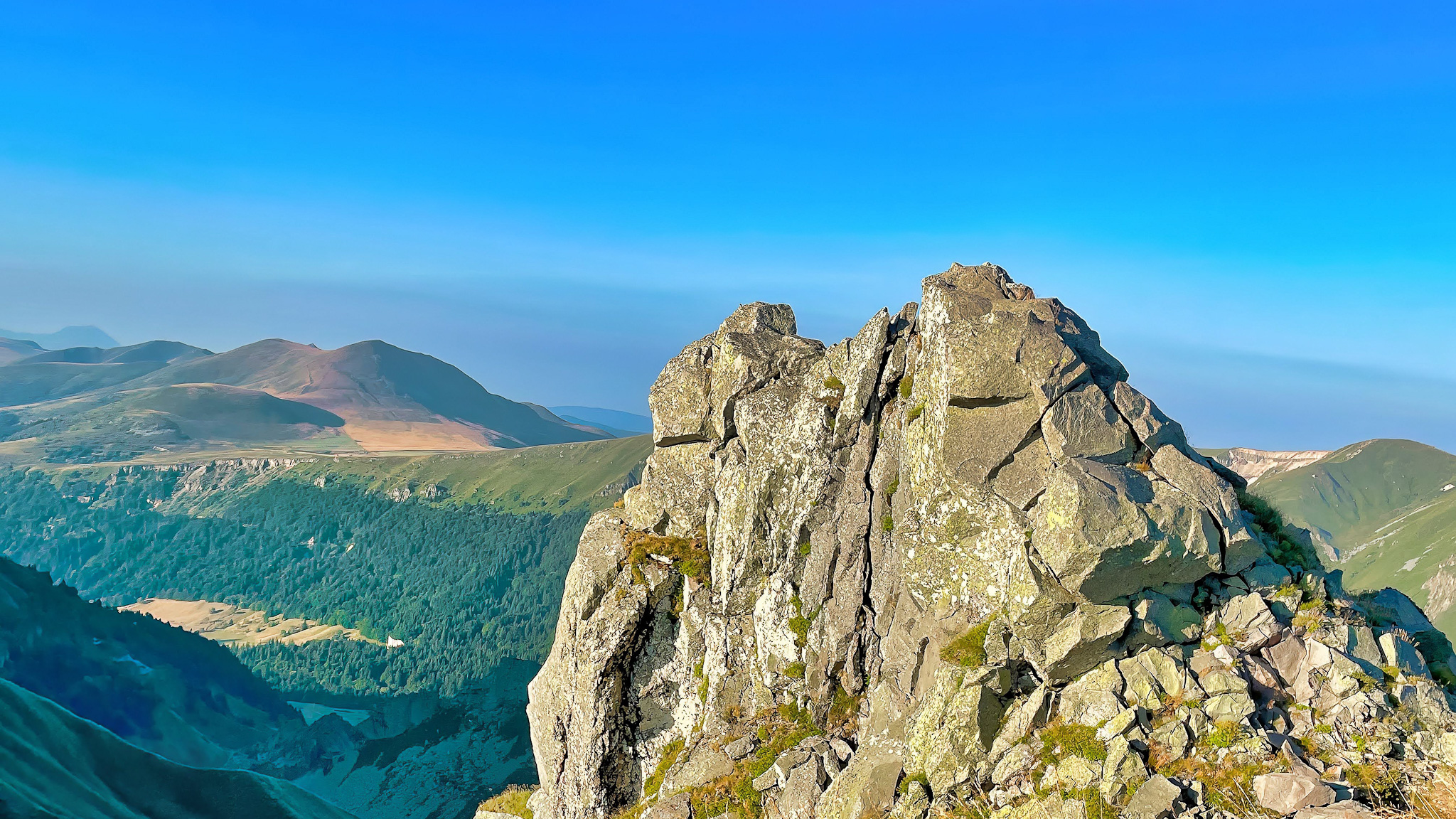 La Tour Carrée - Vue sur les Monts Dore - Panorama Exceptionnel