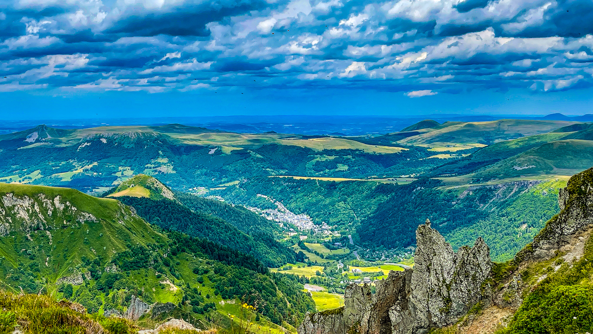 Crêtes du Sancy : Vallée de la Dordogne et Mont Dore, Paysage d'exception