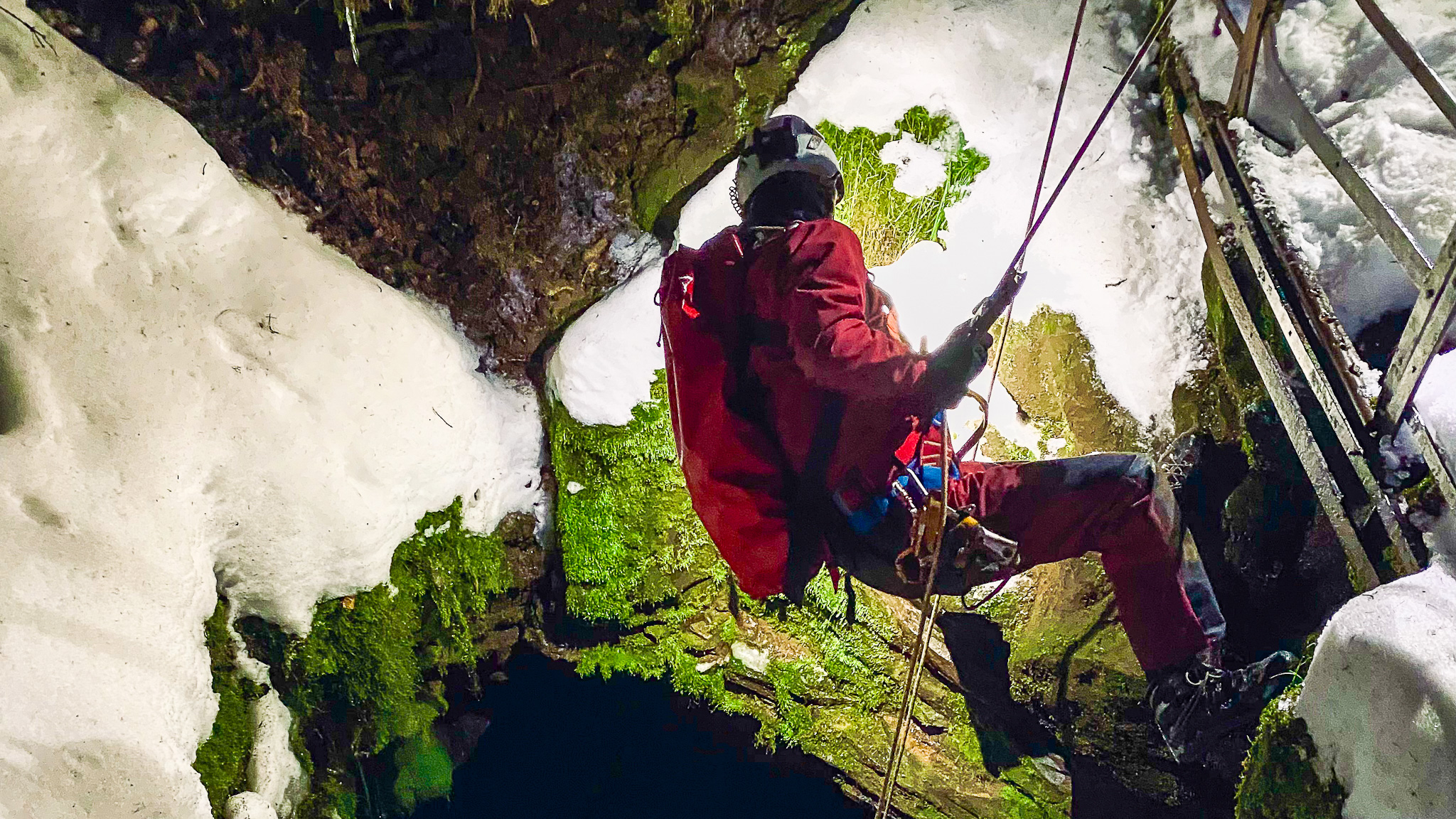 Le Creux de Soucy : Exploration d'un Gouffre - 25 Mètres de Descente