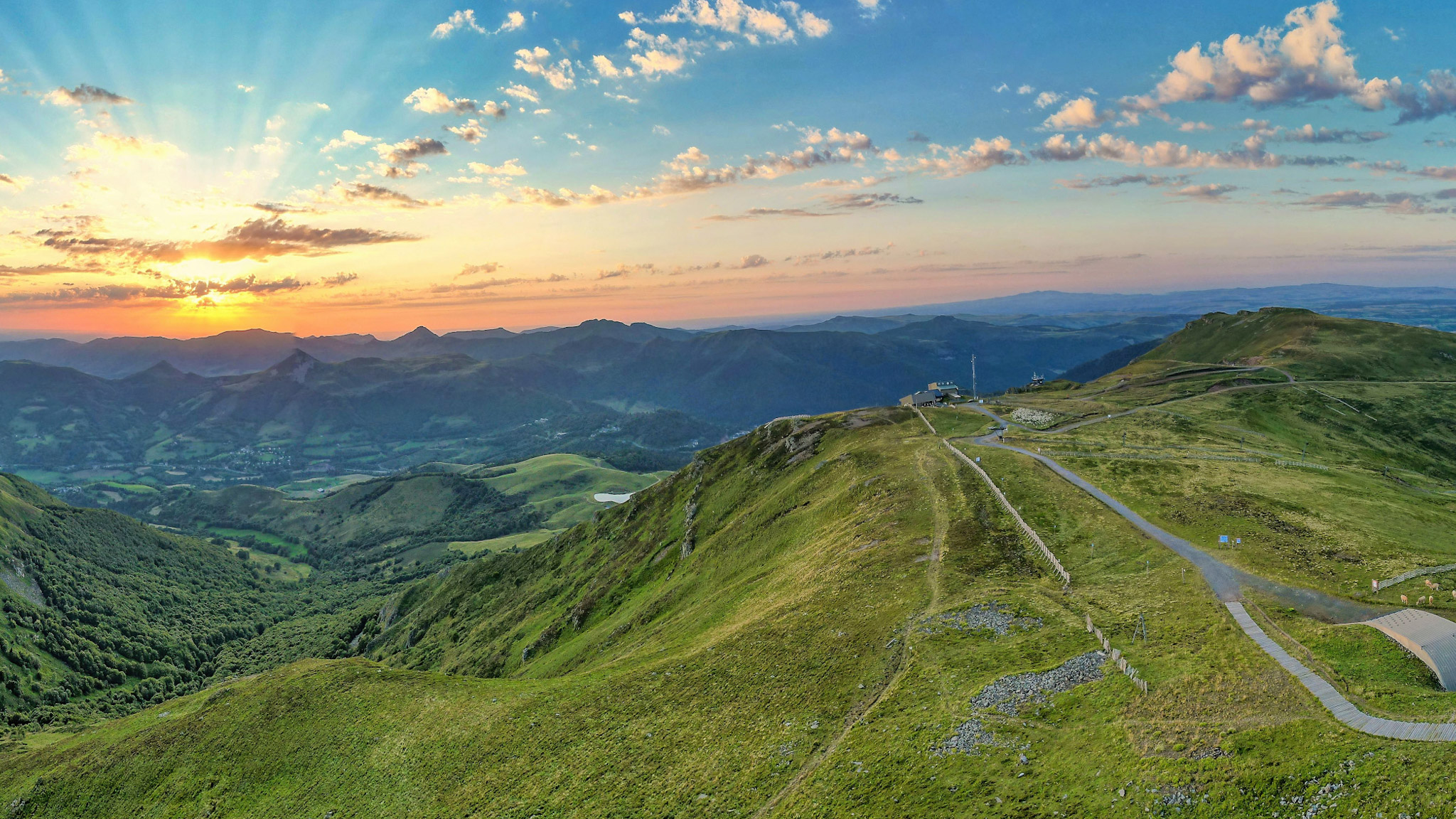 Sommets Mythiques des Monts du Cantal : Plomb du Cantal, Lioran, Puy Mary, Puy de Peyre Arse