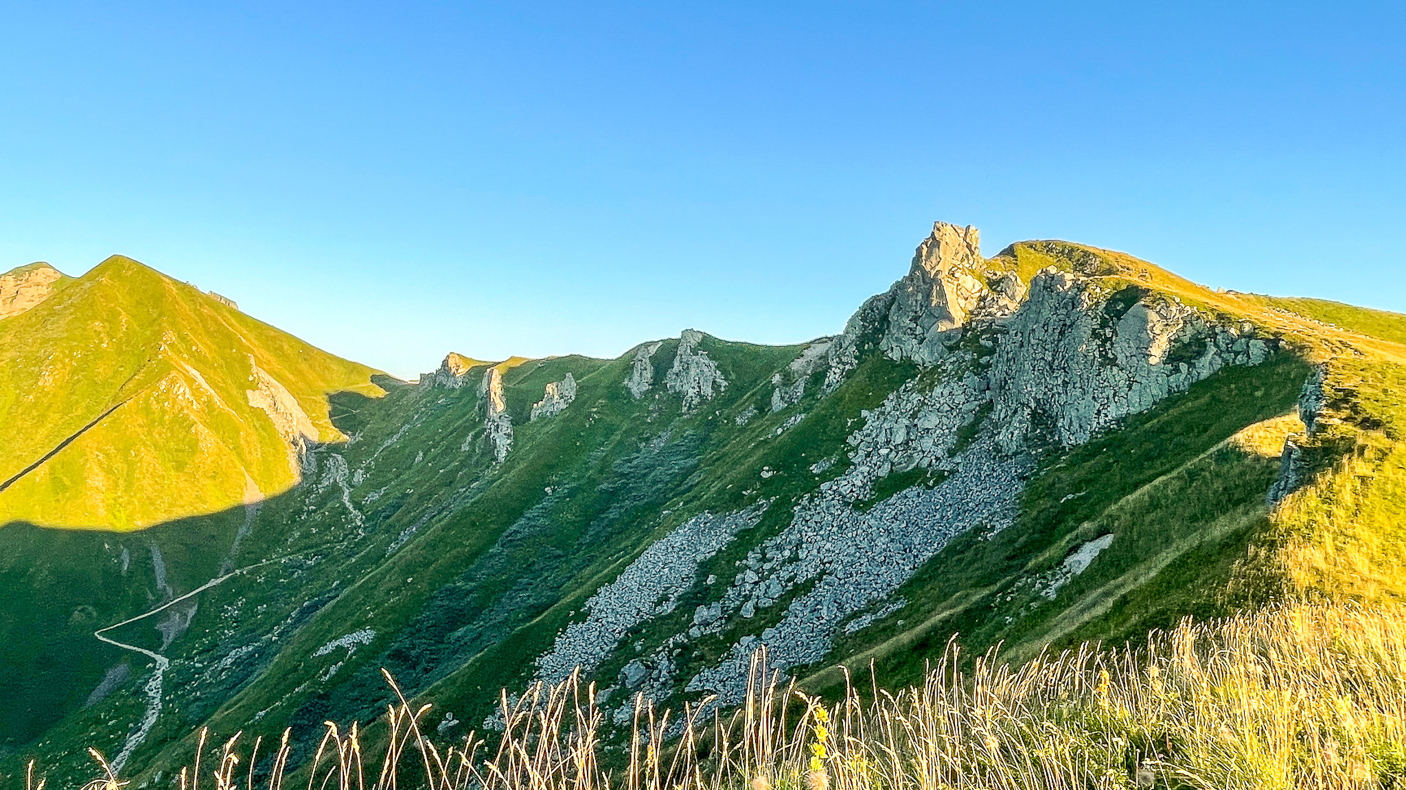 Val de Courre : Découverte des Crêtes du Sancy - De la Tour Carrée au Puy Redon