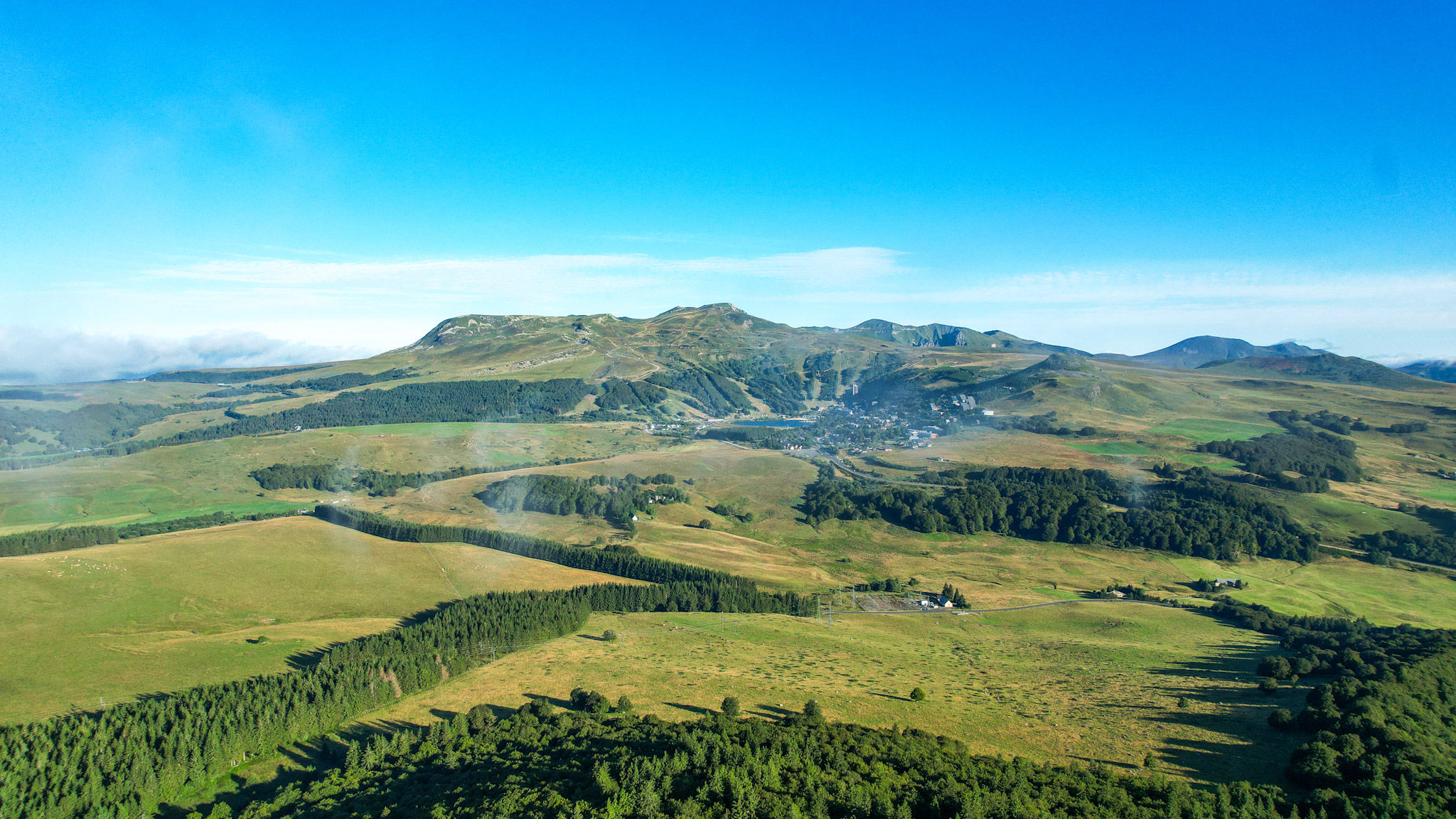 Puy de Montchal : Panorama Exceptionnel - Du Puy de Paillaret au Puy de Chambourguet