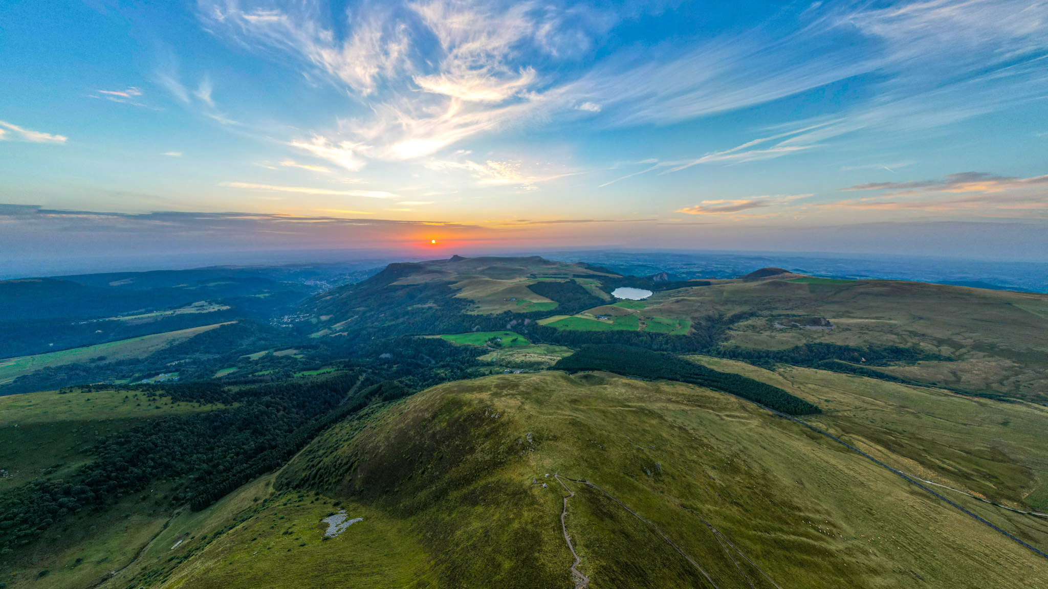 Puy de la Tâche : Panorama Massif de l'Aiguiller à La Bourboule - Vue Imprenable