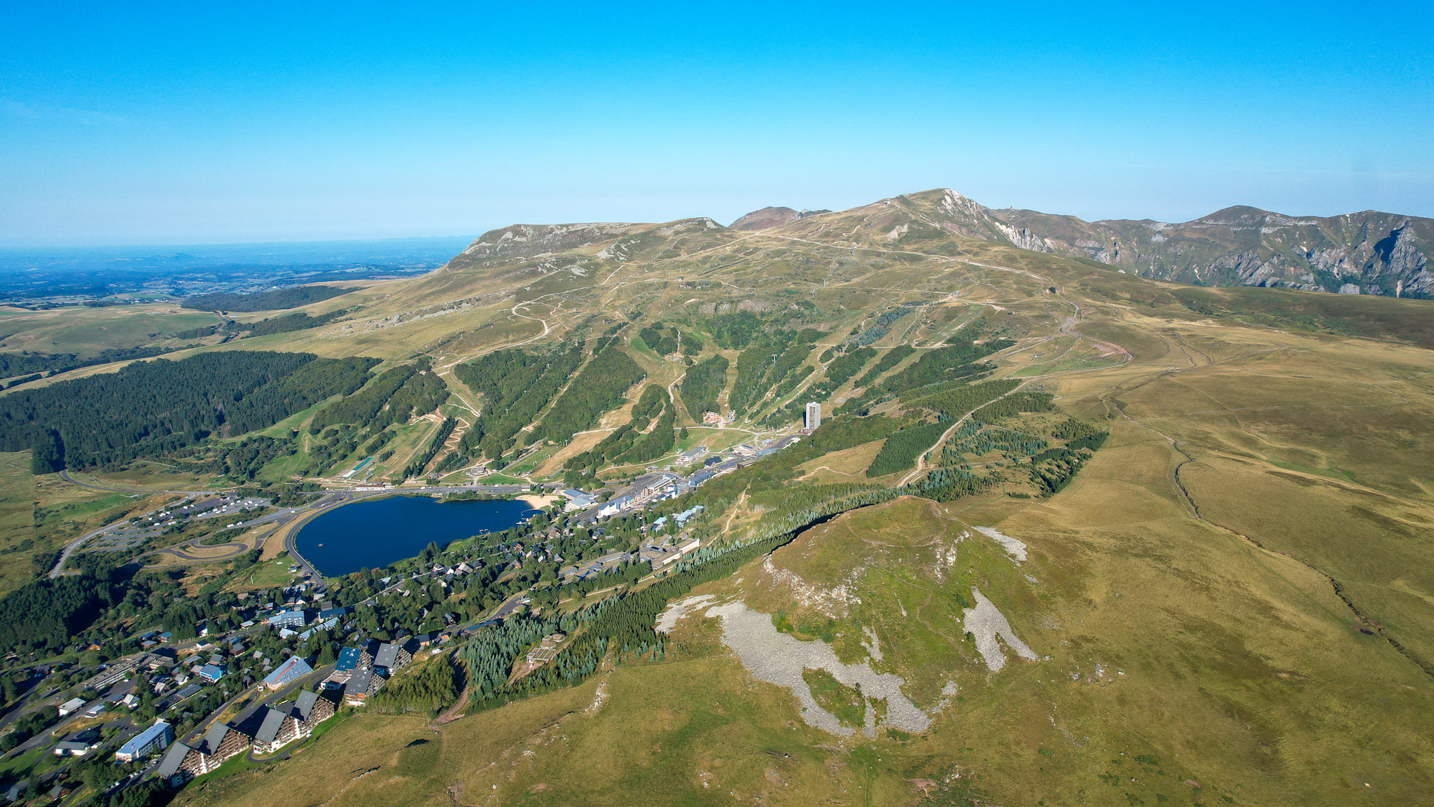 Super Besse : Domaine Skiable Exceptionnel - Du Puy de Chambourguet au Puy de Paillaret