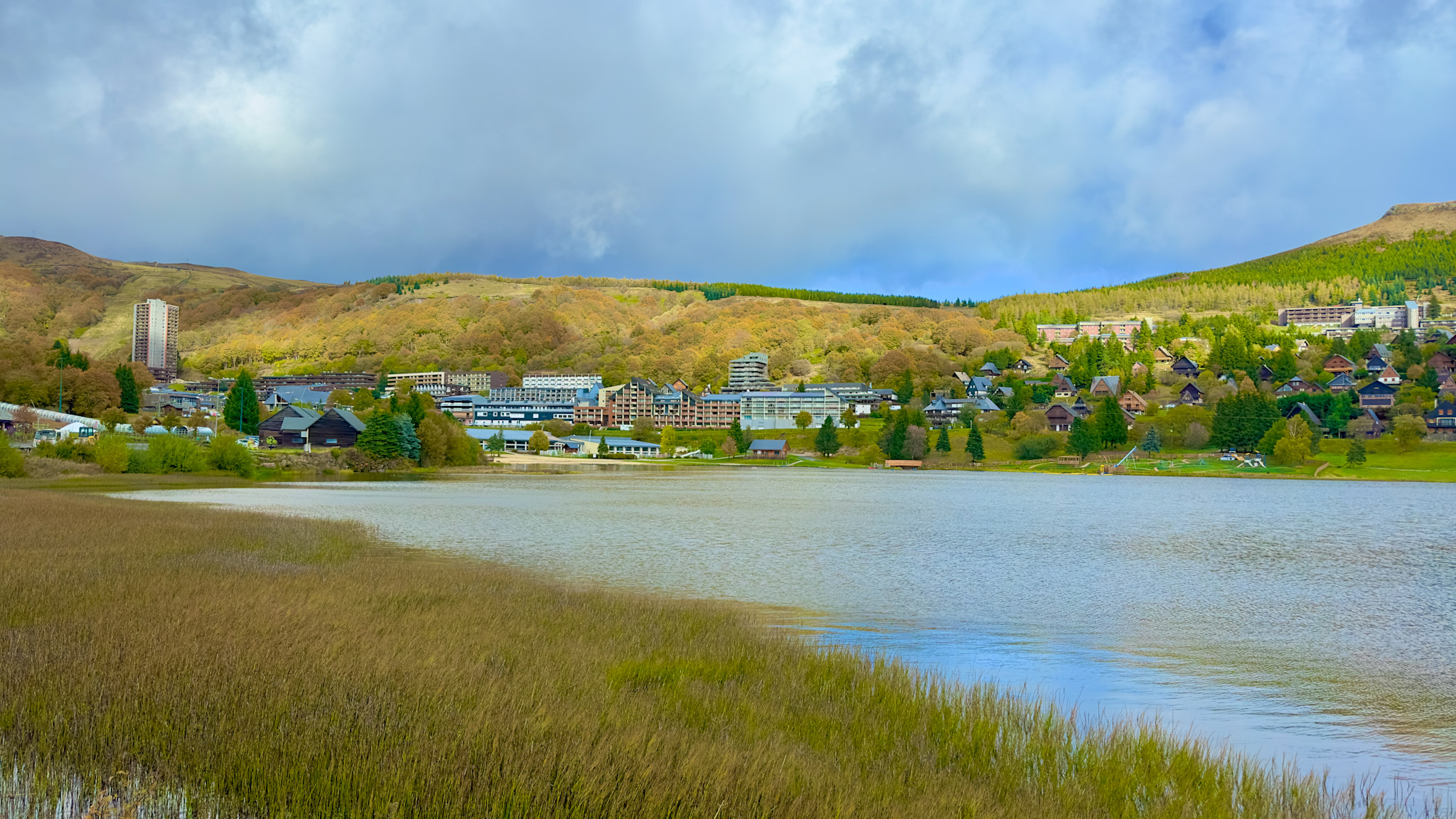 Lac des Hermines - Super Besse : Panorama Magnifique sur la Station