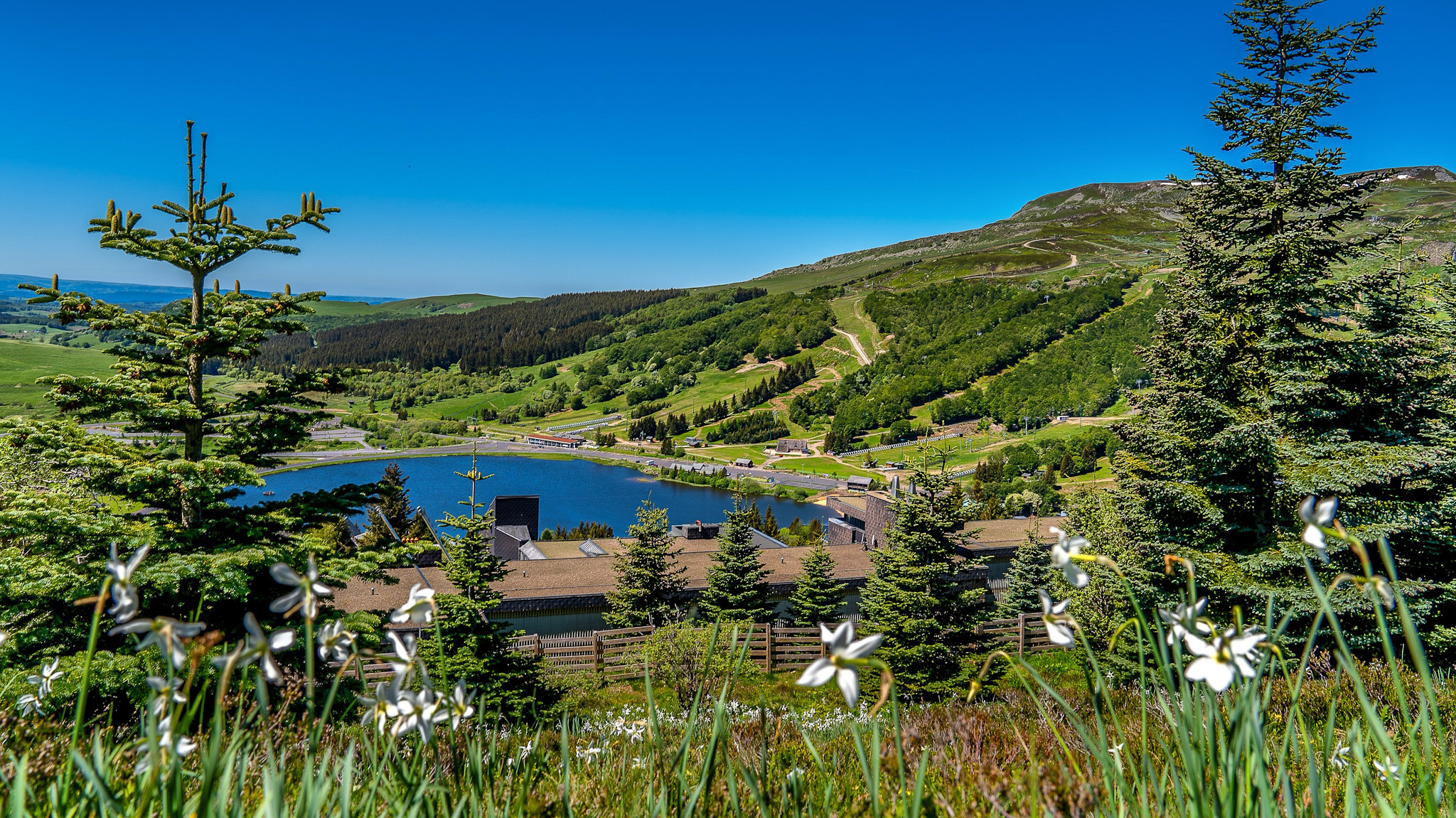 Super Besse : Météo Printanière - Douceur et Nature Épanouie