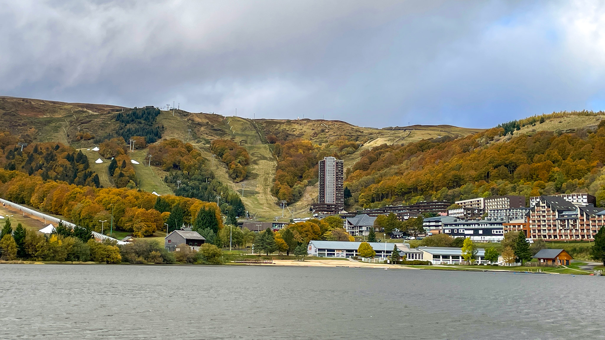 Super Besse : Météo Automnale - Couleurs Chaudes et Paysages Magiques