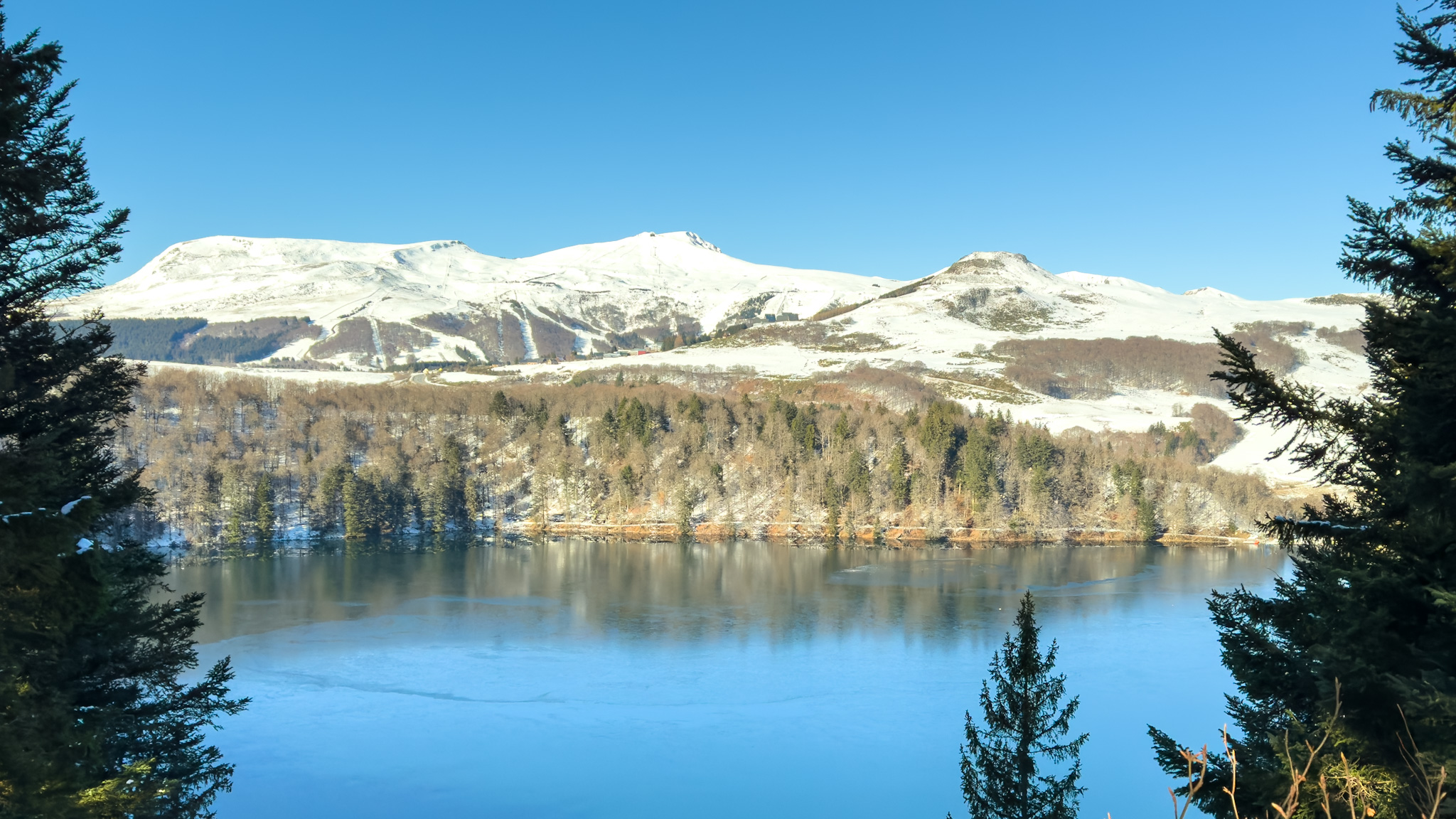 Besse et Saint-Anastaise : Découverte des Charmes de l'Auvergne