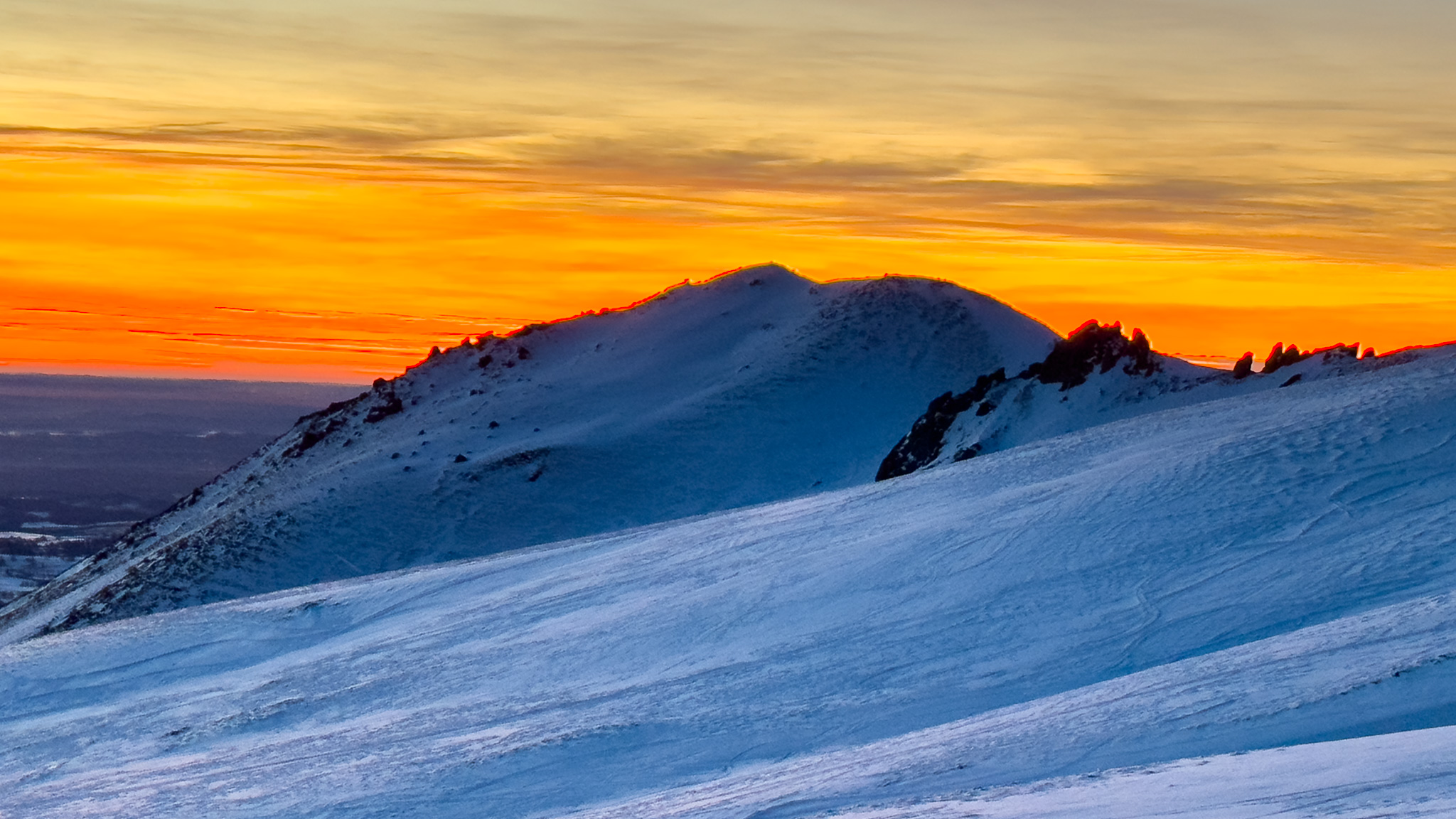 Puy Gros : Coucher de Soleil Magique sur les Pentes du Sancy