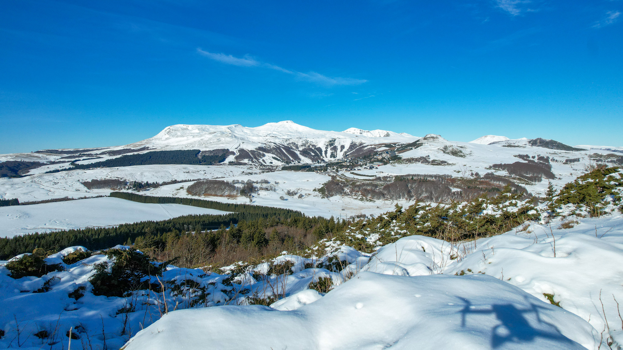 Puy de Montchal : Volcan à Besse et Saint-Anastaise - Un Joyau de l'Auvergne